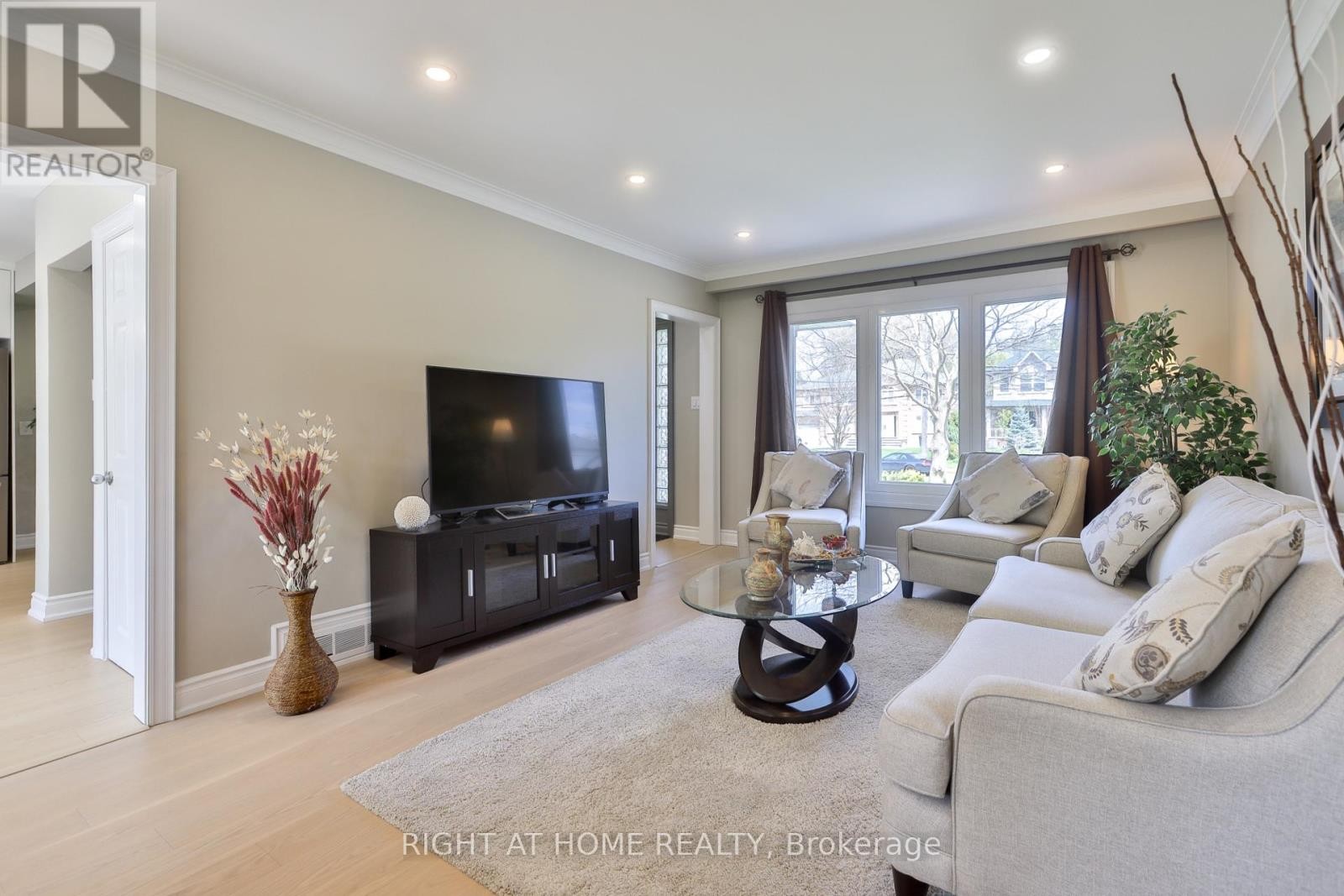 












60 ARAGON AVENUE

,
Toronto (Tam O'Shanter-Sullivan),




Ontario
M1T1X9

