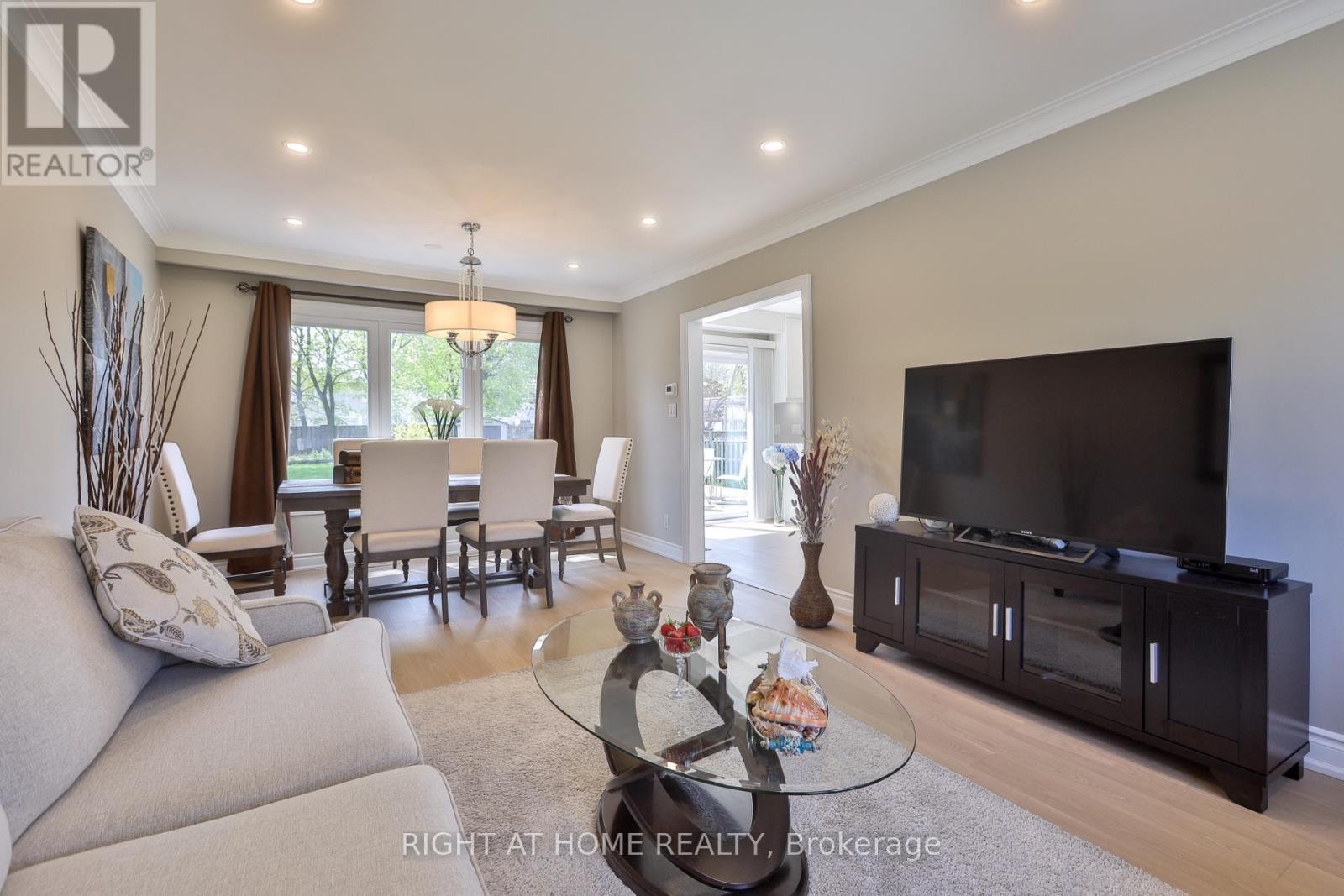 












60 ARAGON AVENUE

,
Toronto (Tam O'Shanter-Sullivan),




Ontario
M1T1X9

