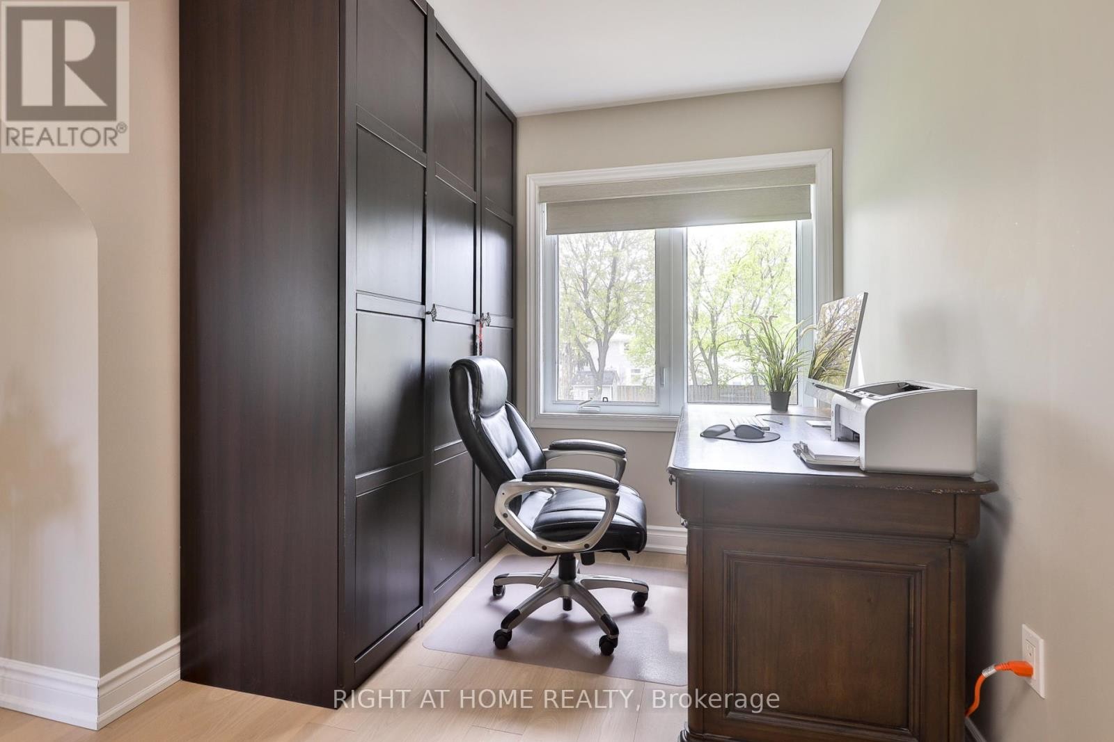 












60 ARAGON AVENUE

,
Toronto (Tam O'Shanter-Sullivan),




Ontario
M1T1X9

