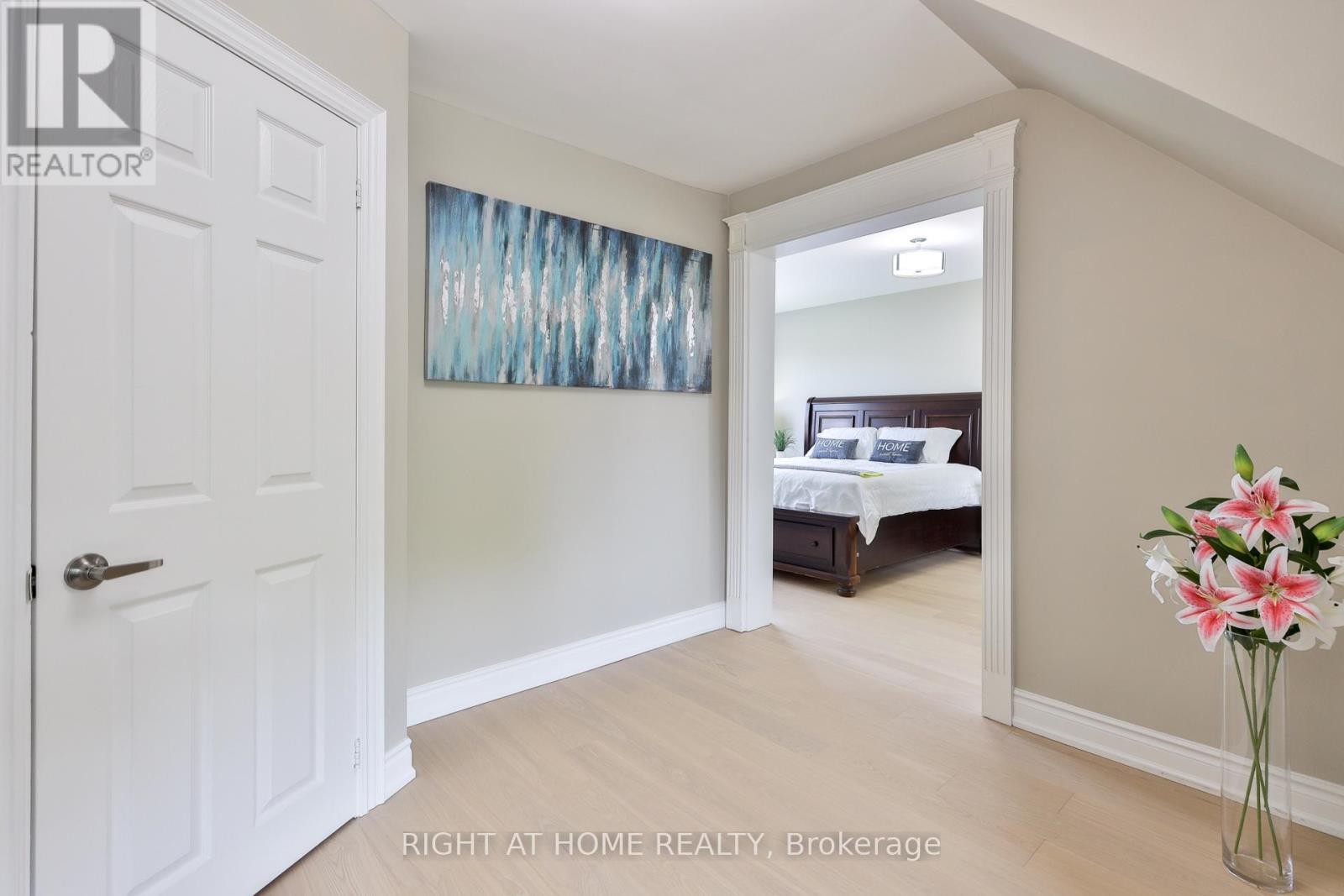 












60 ARAGON AVENUE

,
Toronto (Tam O'Shanter-Sullivan),




Ontario
M1T1X9

