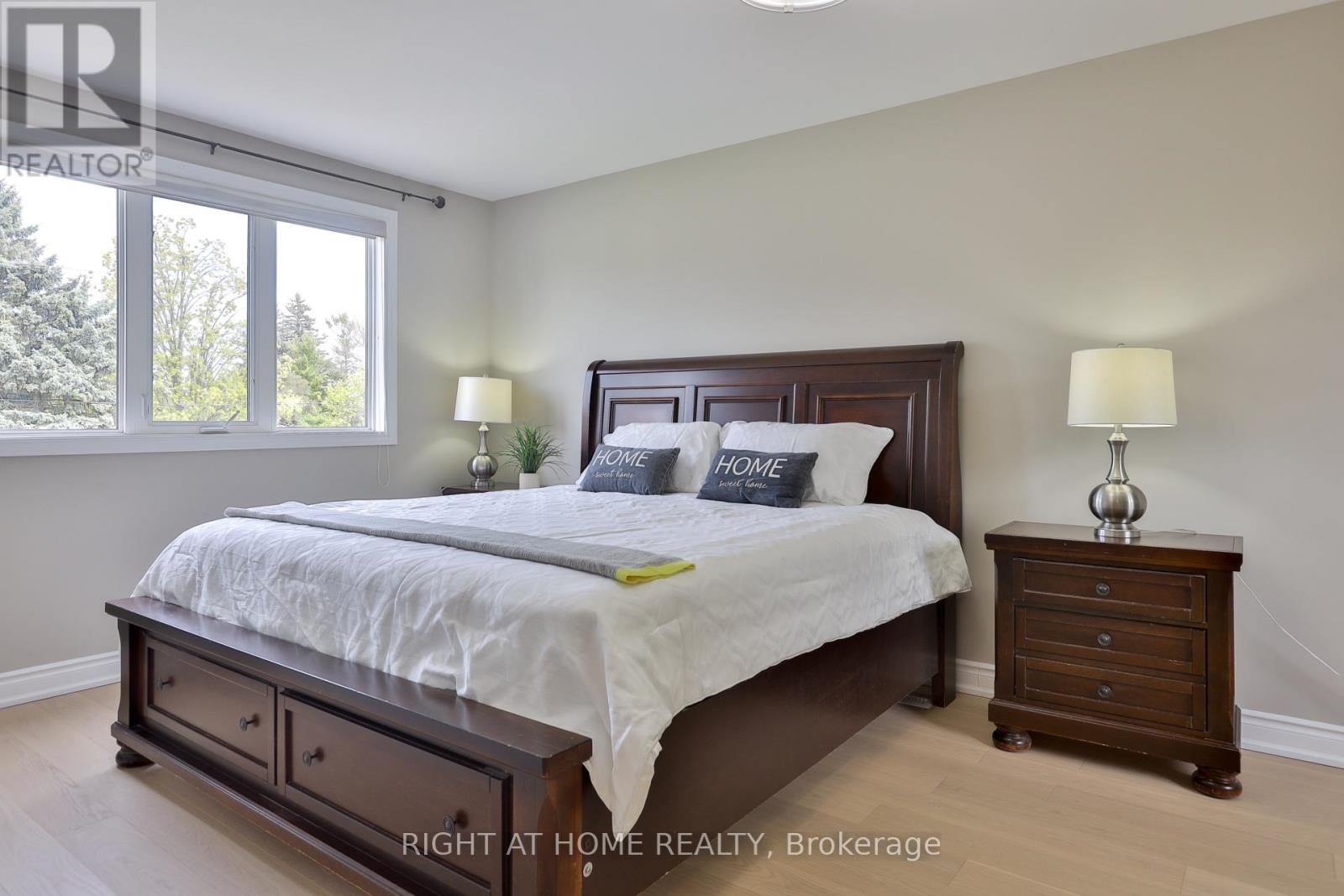 












60 ARAGON AVENUE

,
Toronto (Tam O'Shanter-Sullivan),




Ontario
M1T1X9

