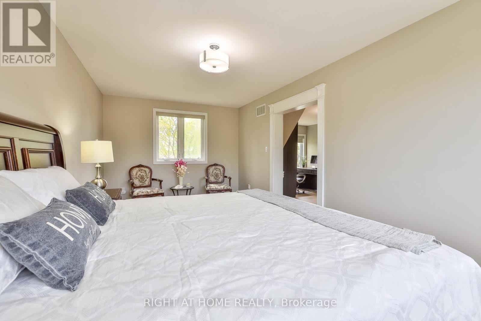












60 ARAGON AVENUE

,
Toronto (Tam O'Shanter-Sullivan),




Ontario
M1T1X9

