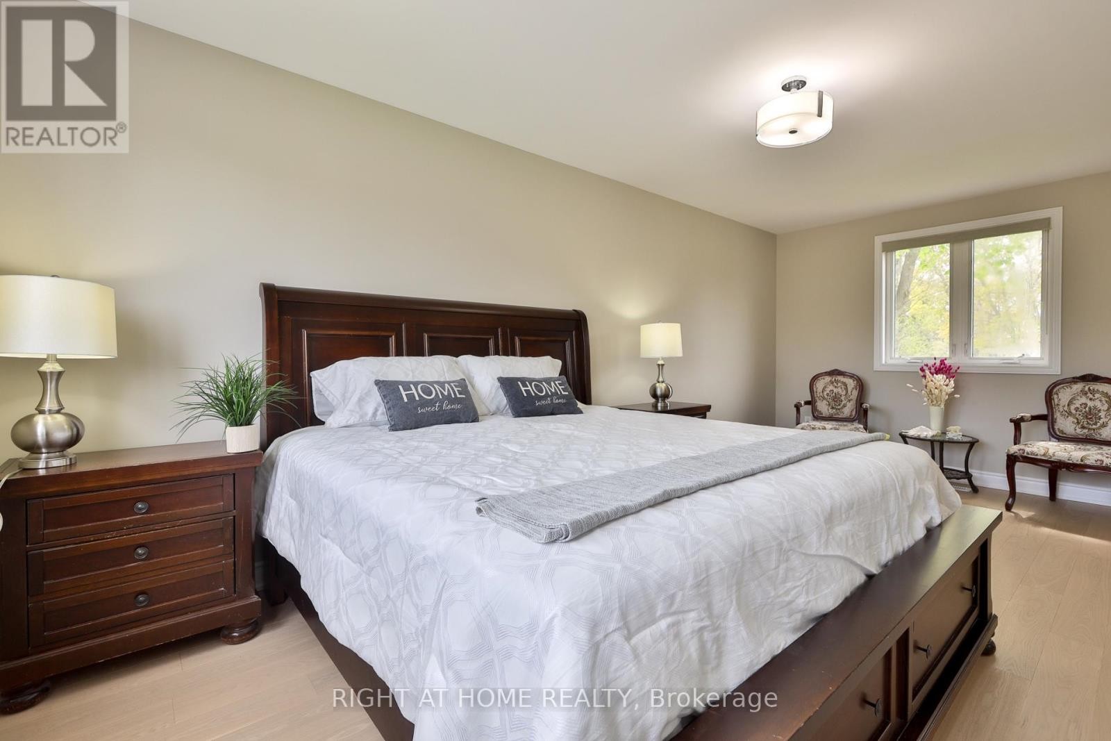 












60 ARAGON AVENUE

,
Toronto (Tam O'Shanter-Sullivan),




Ontario
M1T1X9

