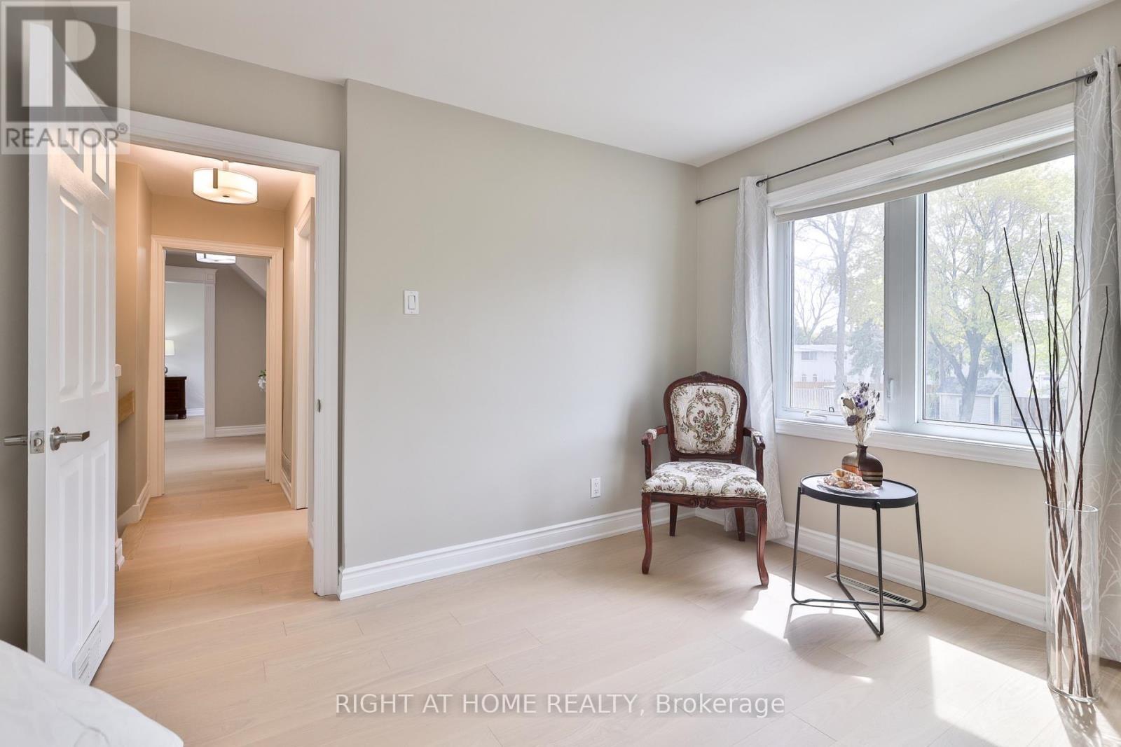 












60 ARAGON AVENUE

,
Toronto (Tam O'Shanter-Sullivan),




Ontario
M1T1X9

