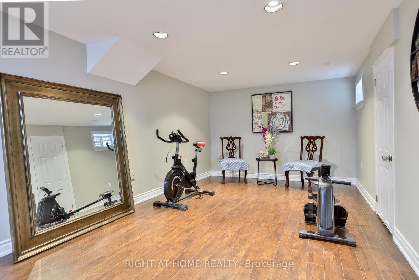 












60 ARAGON AVENUE

,
Toronto (Tam O'Shanter-Sullivan),




Ontario
M1T1X9

