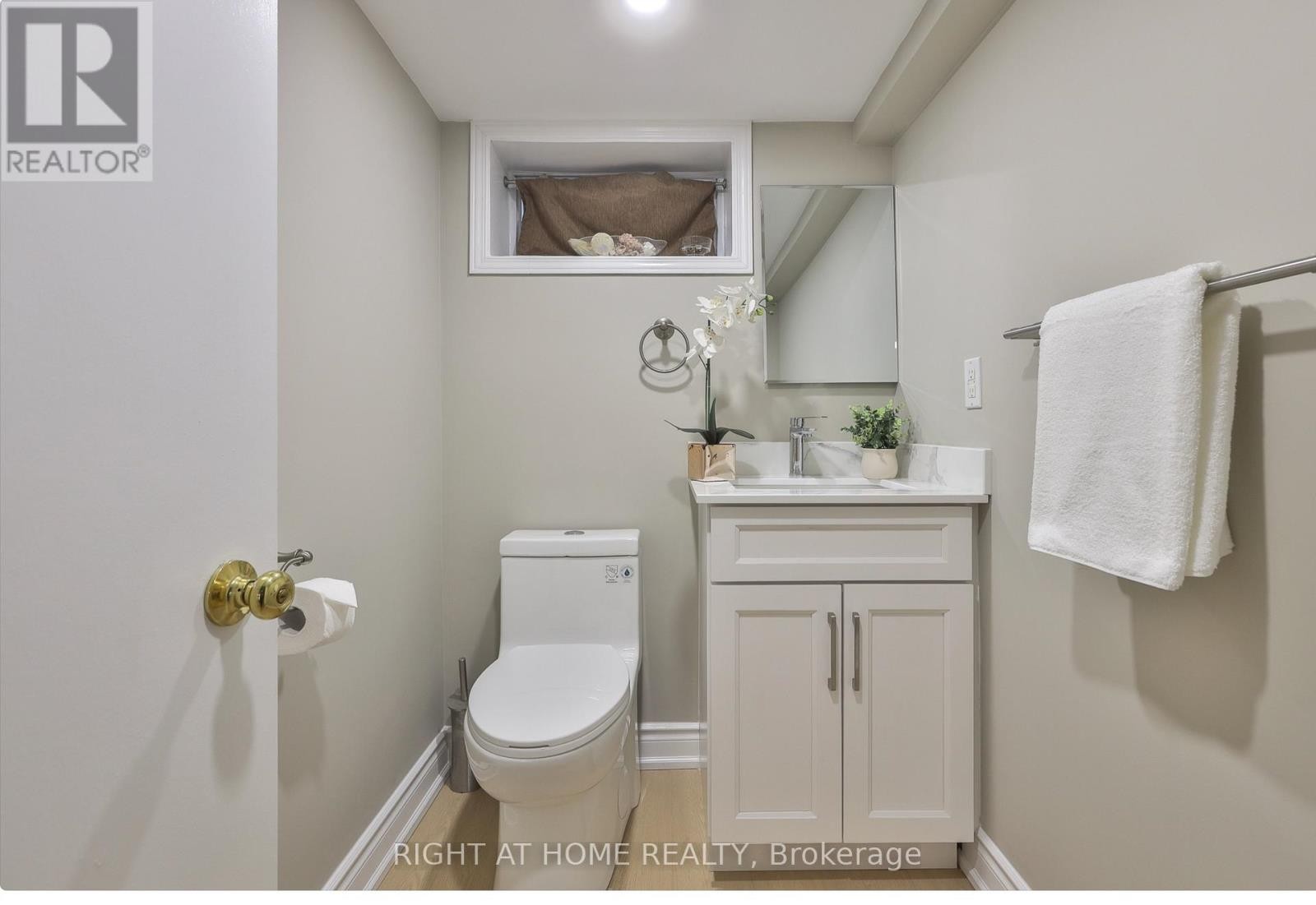 












60 ARAGON AVENUE

,
Toronto (Tam O'Shanter-Sullivan),




Ontario
M1T1X9

