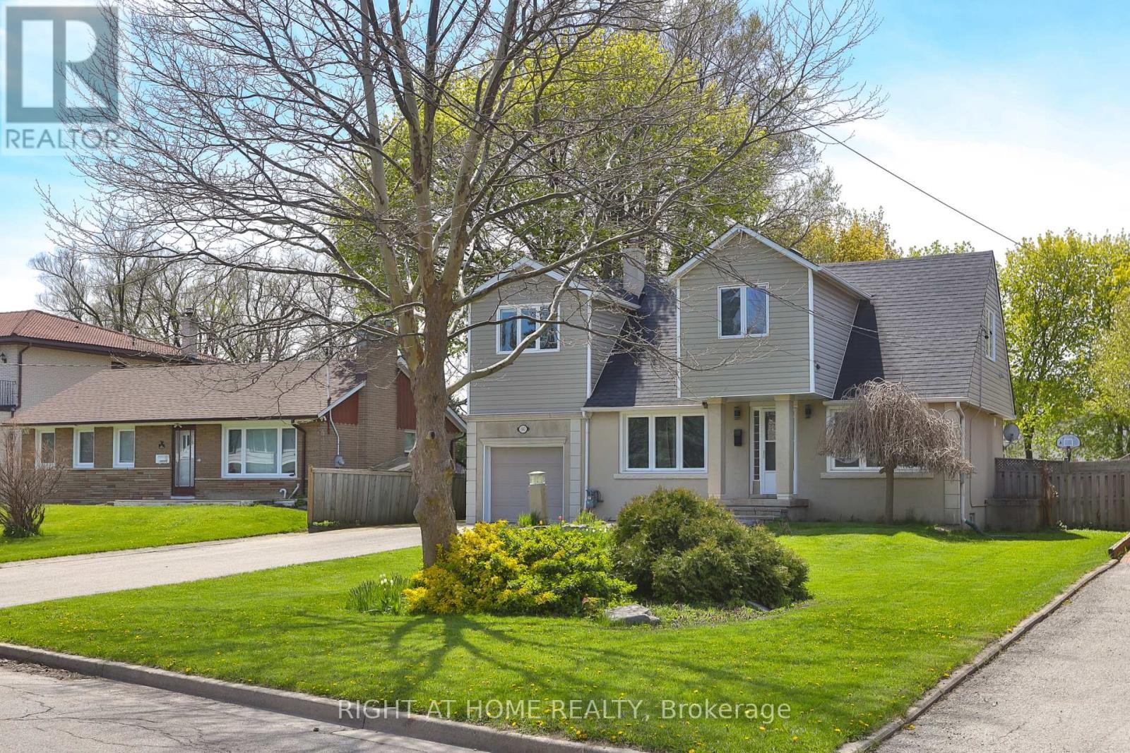 












60 ARAGON AVENUE

,
Toronto (Tam O'Shanter-Sullivan),




Ontario
M1T1X9

