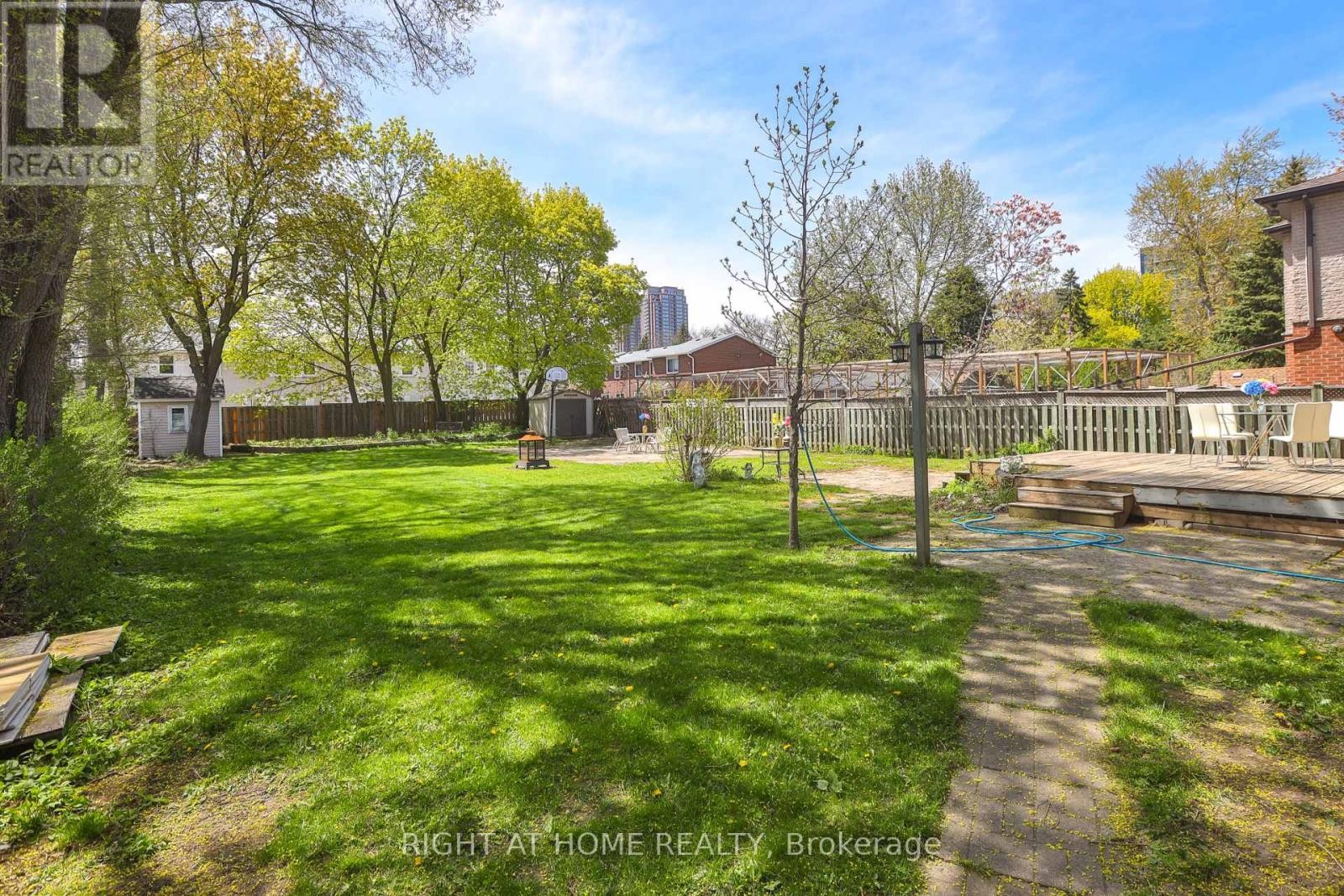 












60 ARAGON AVENUE

,
Toronto (Tam O'Shanter-Sullivan),




Ontario
M1T1X9

