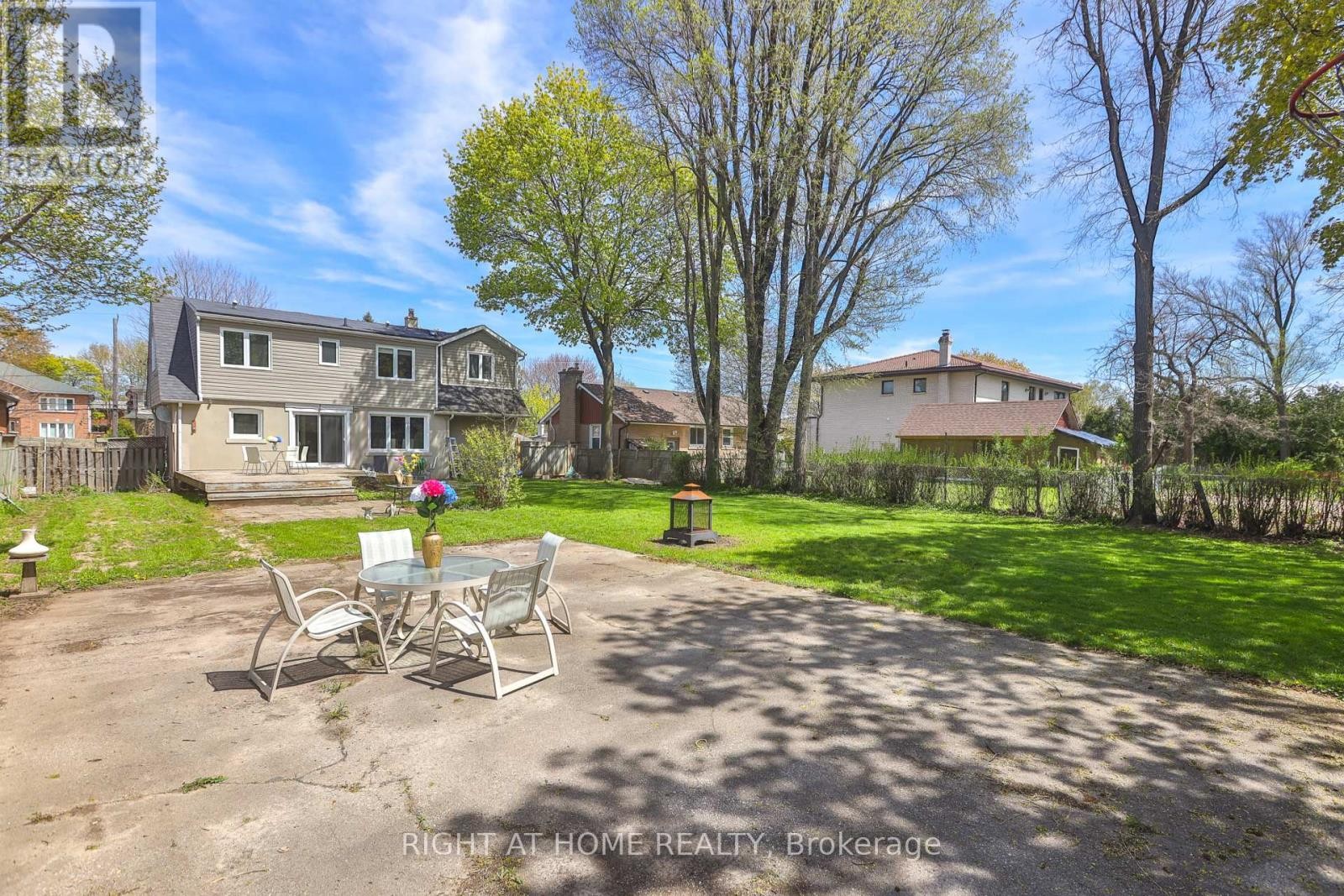 












60 ARAGON AVENUE

,
Toronto (Tam O'Shanter-Sullivan),




Ontario
M1T1X9

