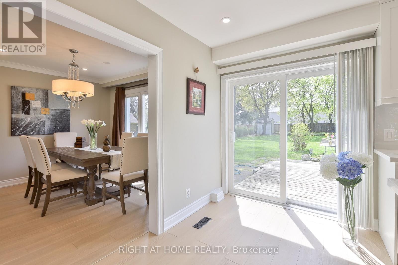 












60 ARAGON AVENUE

,
Toronto (Tam O'Shanter-Sullivan),




Ontario
M1T1X9

