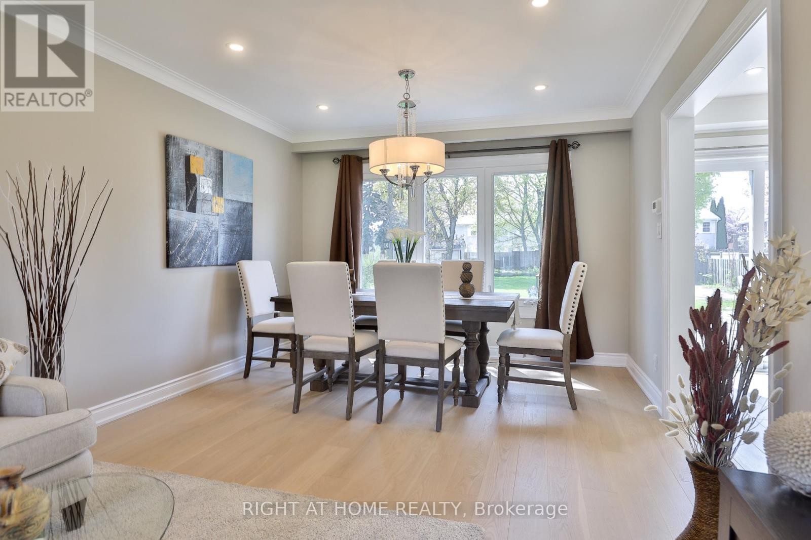 












60 ARAGON AVENUE

,
Toronto (Tam O'Shanter-Sullivan),




Ontario
M1T1X9


