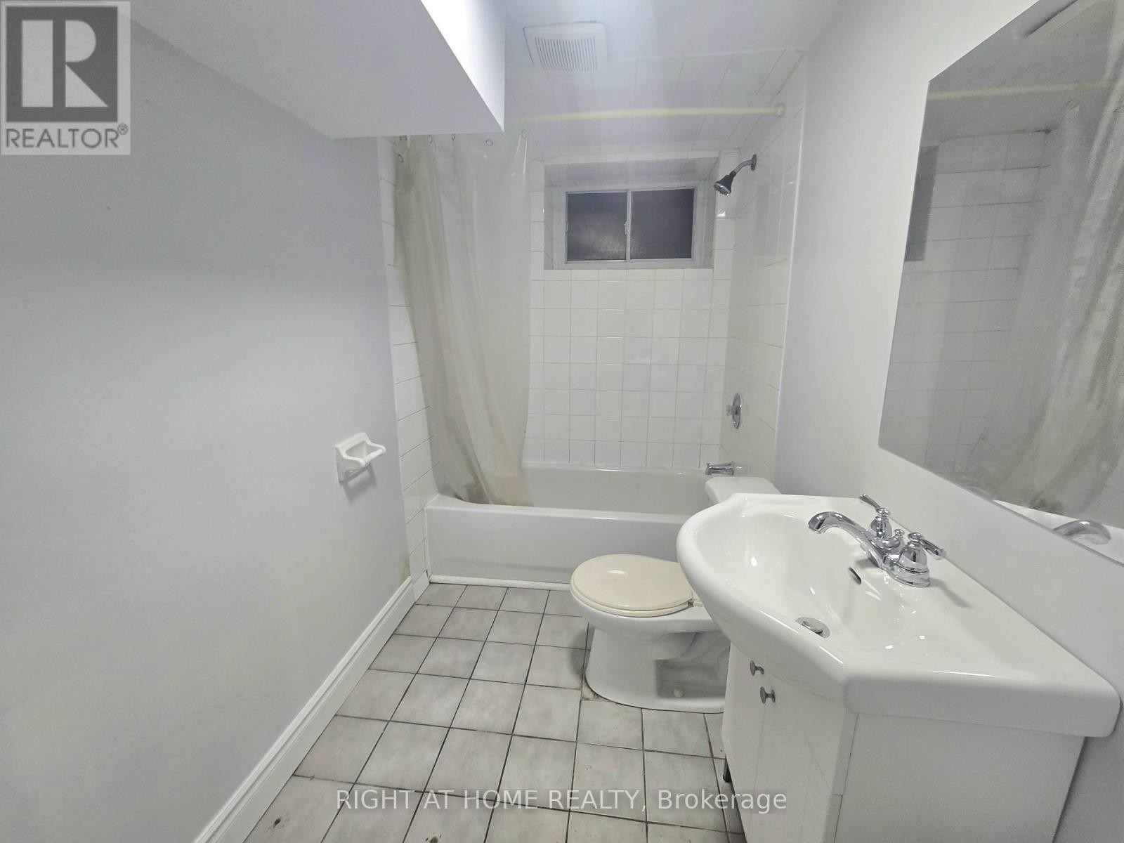 












633 GREENWOOD AVENUE

,
Toronto (Blake-Jones),




Ontario
M4J4B1

