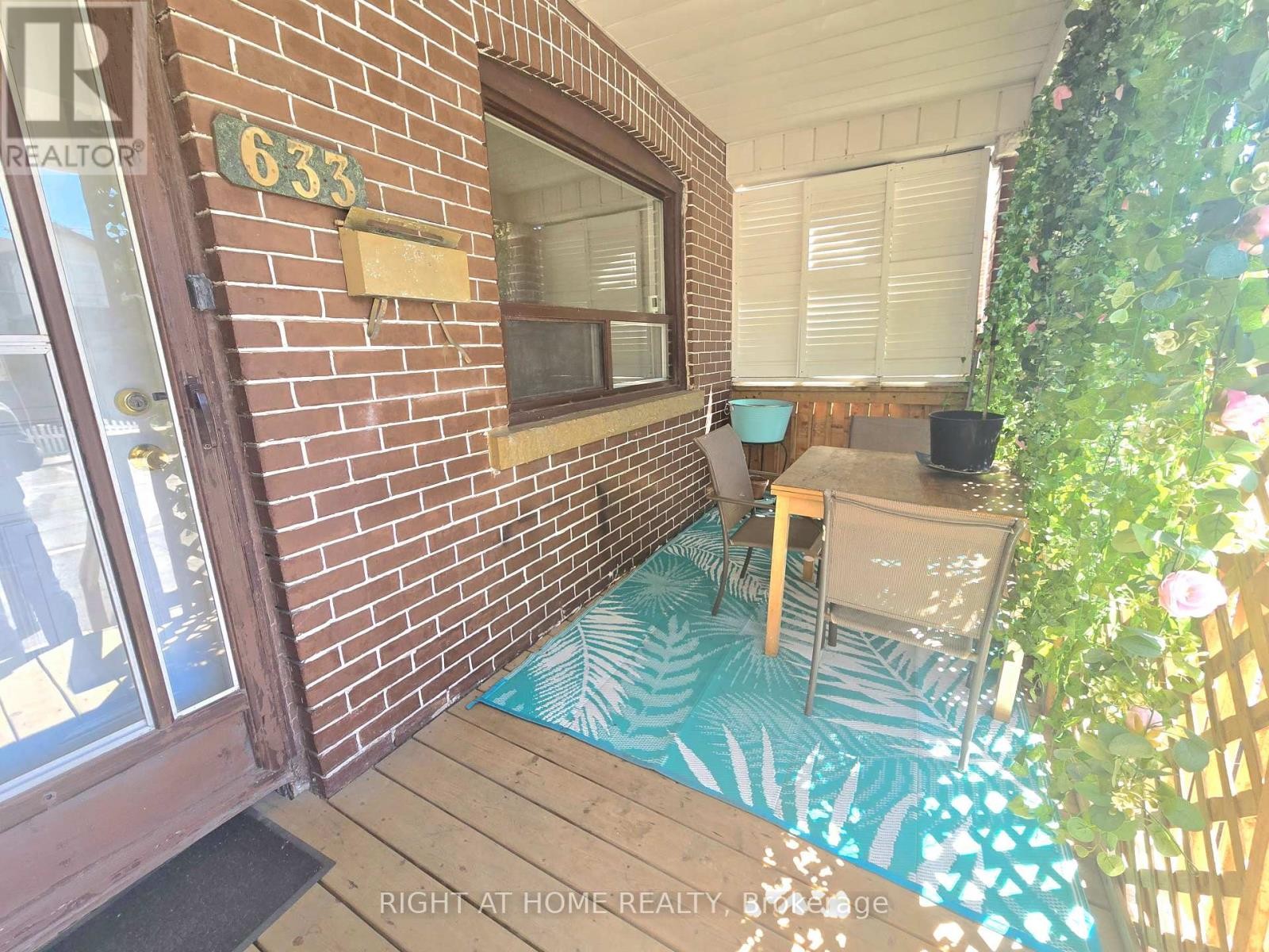 












633 GREENWOOD AVENUE

,
Toronto (Blake-Jones),




Ontario
M4J4B1

