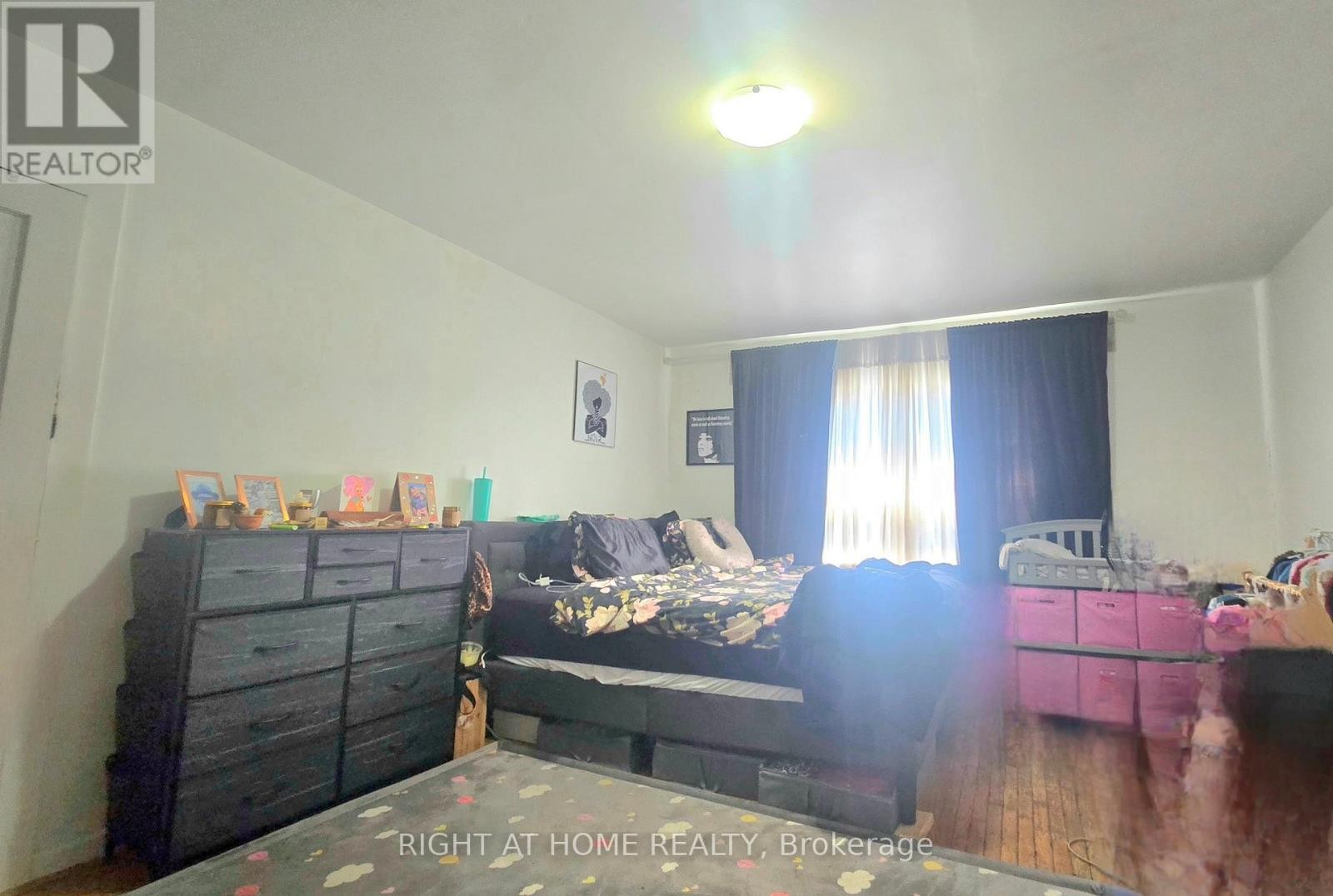 












633 GREENWOOD AVENUE

,
Toronto (Blake-Jones),




Ontario
M4J4B1

