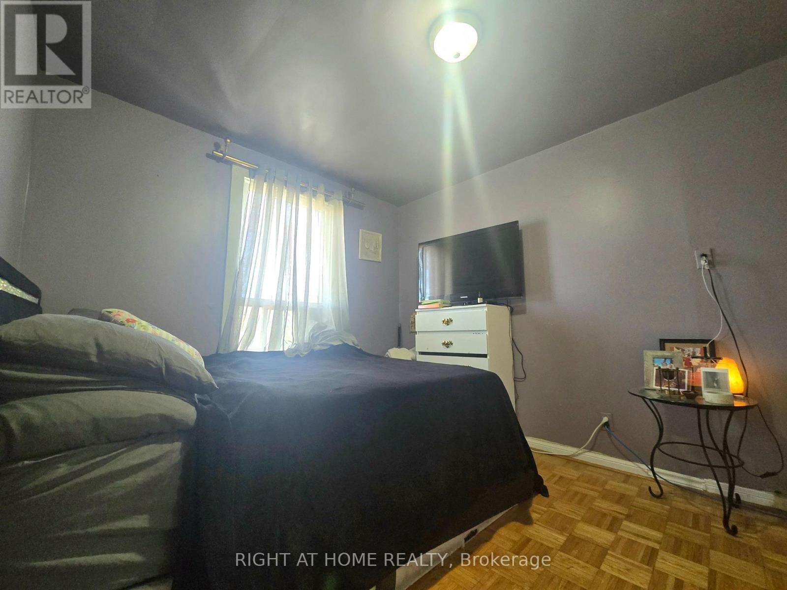 












633 GREENWOOD AVENUE

,
Toronto (Blake-Jones),




Ontario
M4J4B1

