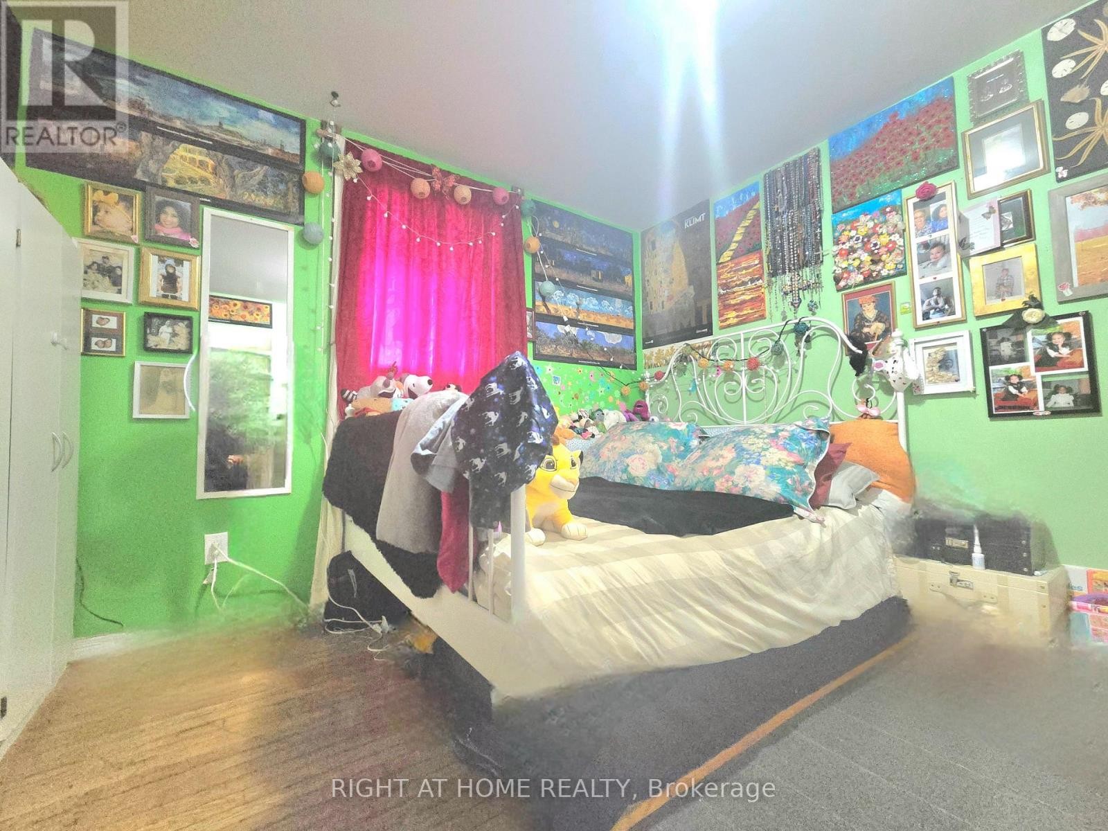 












633 GREENWOOD AVENUE

,
Toronto (Blake-Jones),




Ontario
M4J4B1

