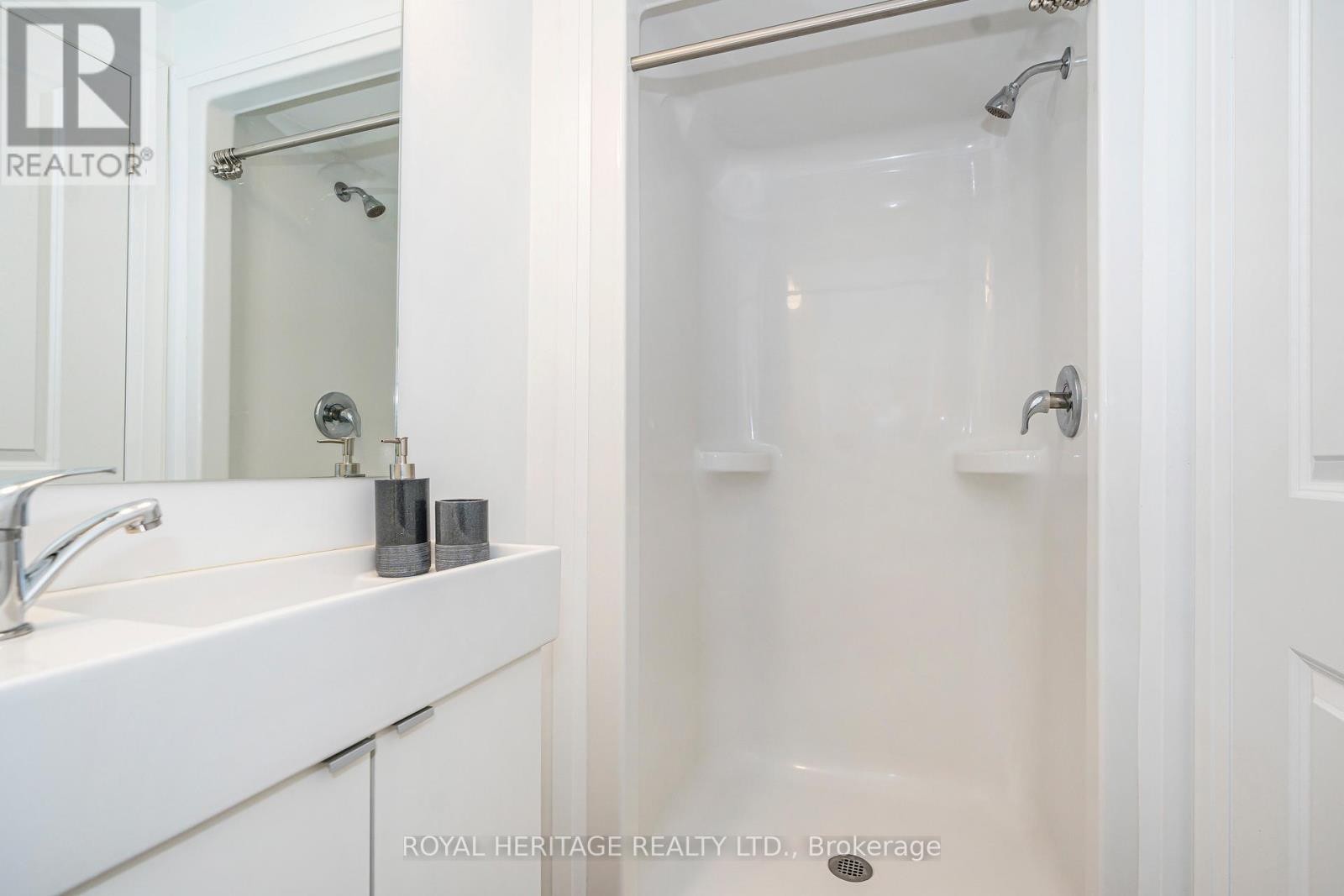 












614 - 1900 SIMCOE STREET N

,
Oshawa (Samac),




Ontario
L1G4Y3

