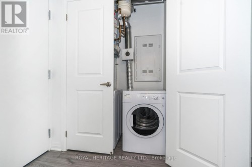 Ensuite Laundry & Storage