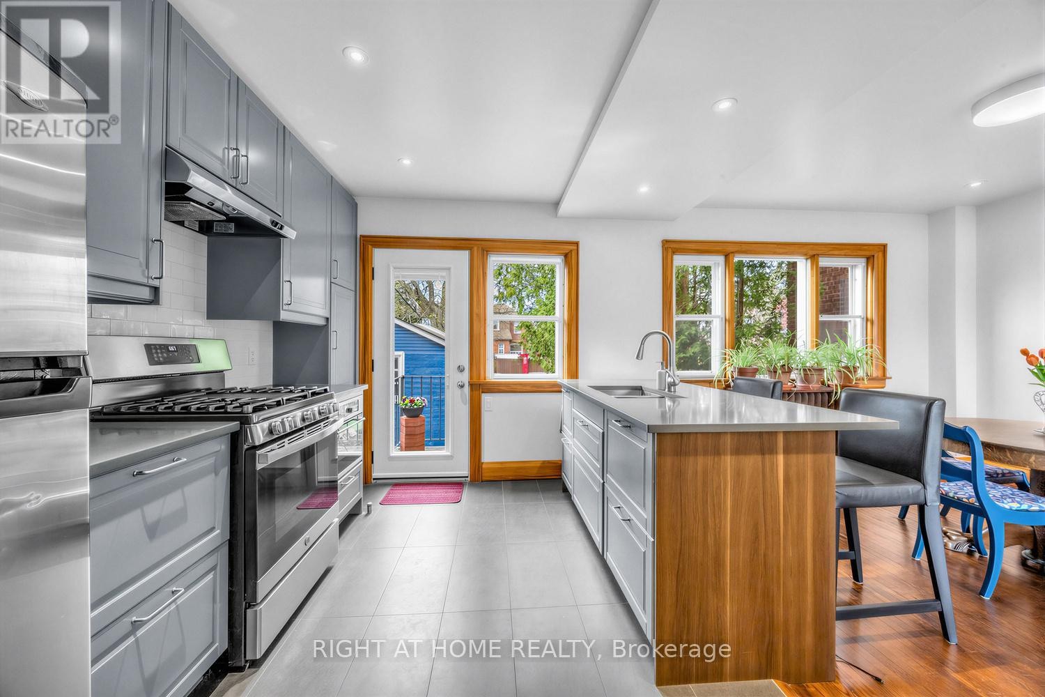 












26 MARYLAND BOULEVARD

,
Toronto (Crescent Town),




Ontario
M4C5C9

