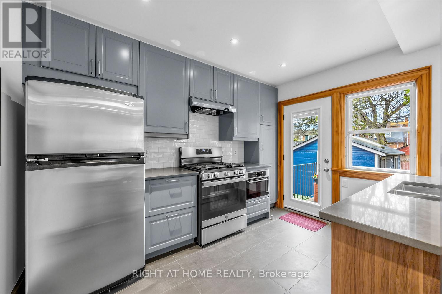 












26 MARYLAND BOULEVARD

,
Toronto (Crescent Town),




Ontario
M4C5C9

