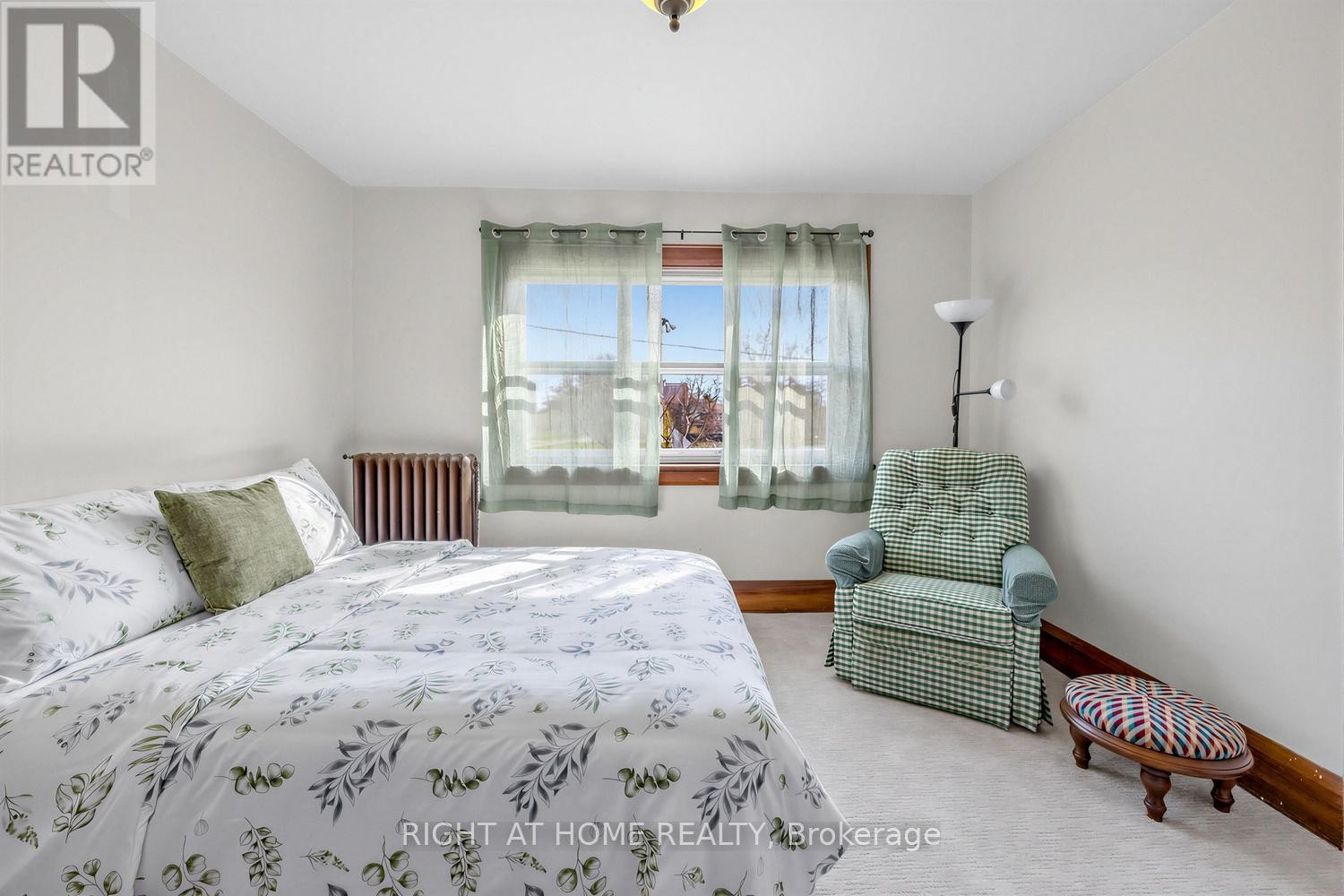 












26 MARYLAND BOULEVARD

,
Toronto (Crescent Town),




Ontario
M4C5C9

