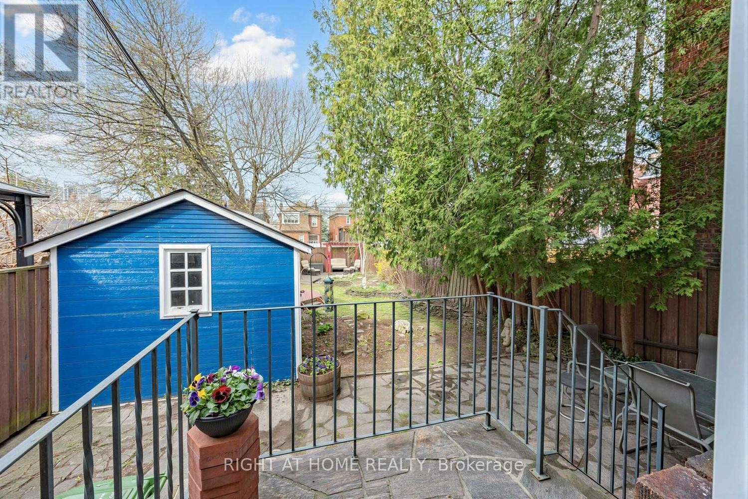 












26 MARYLAND BOULEVARD

,
Toronto (Crescent Town),




Ontario
M4C5C9

