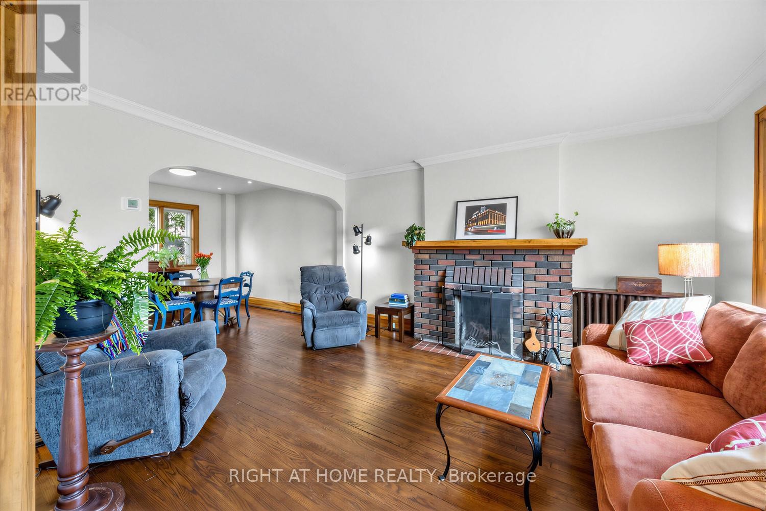 












26 MARYLAND BOULEVARD

,
Toronto (Crescent Town),




Ontario
M4C5C9

