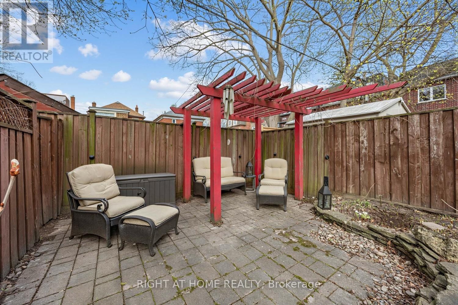 












26 MARYLAND BOULEVARD

,
Toronto (Crescent Town),




Ontario
M4C5C9

