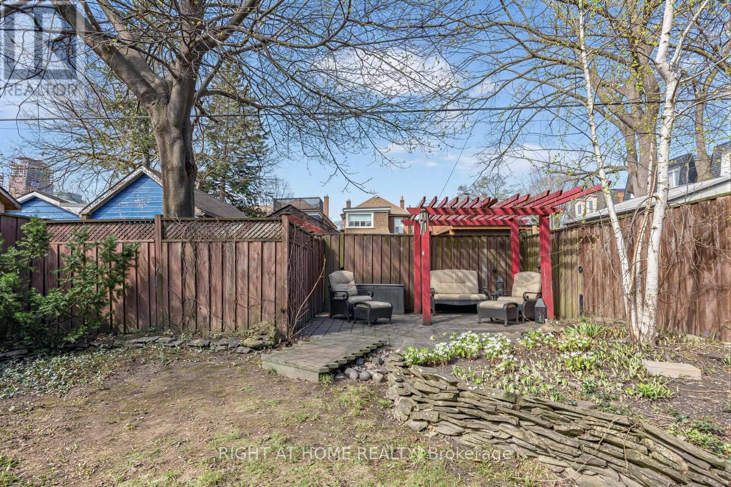 












26 MARYLAND BOULEVARD

,
Toronto (Crescent Town),




Ontario
M4C5C9


