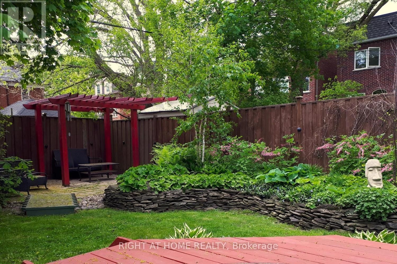 












26 MARYLAND BOULEVARD

,
Toronto (Crescent Town),




Ontario
M4C5C9

