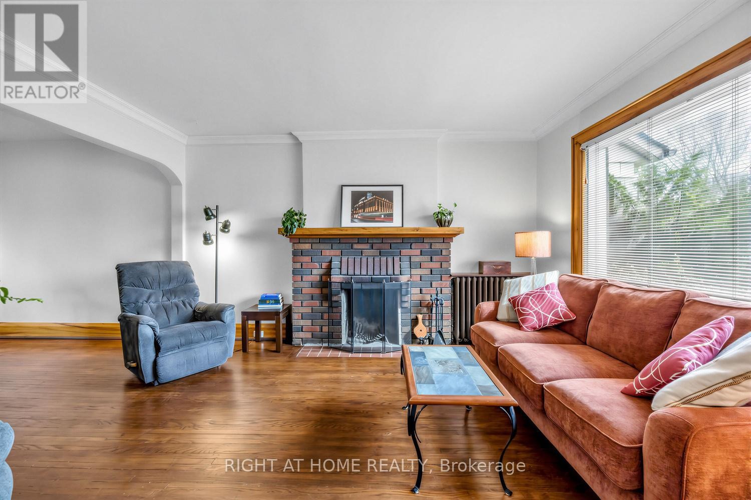 












26 MARYLAND BOULEVARD

,
Toronto (Crescent Town),




Ontario
M4C5C9

