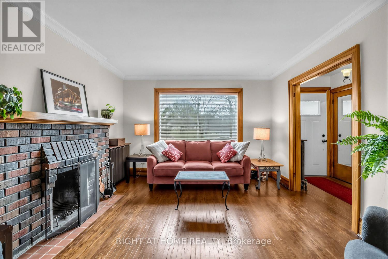 












26 MARYLAND BOULEVARD

,
Toronto (Crescent Town),




Ontario
M4C5C9

