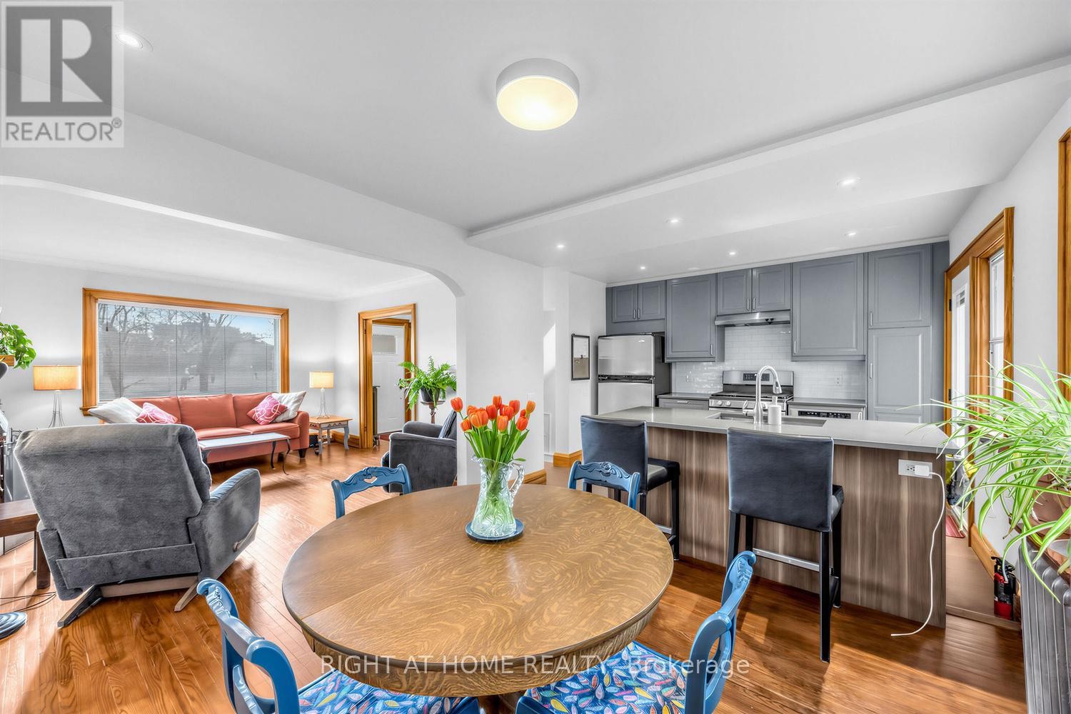 












26 MARYLAND BOULEVARD

,
Toronto (Crescent Town),




Ontario
M4C5C9

