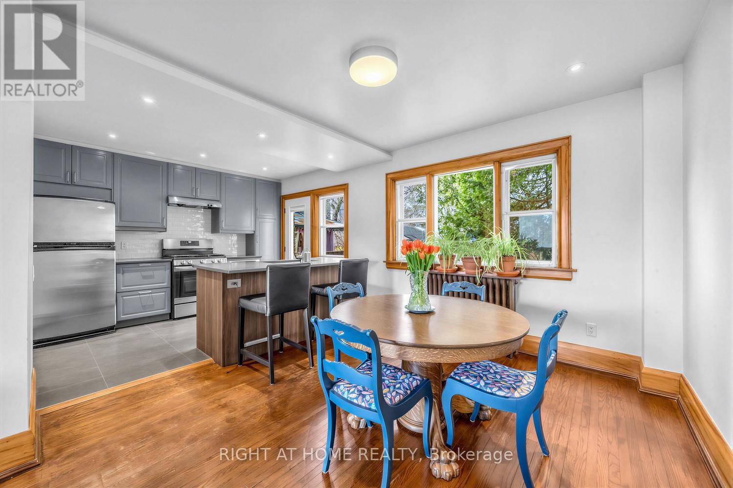 












26 MARYLAND BOULEVARD

,
Toronto (Crescent Town),




Ontario
M4C5C9

