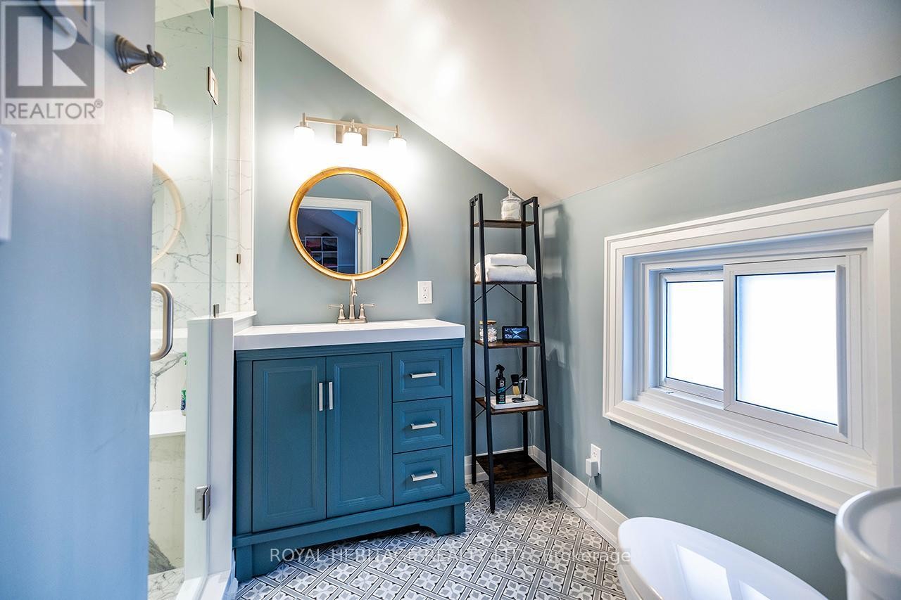 












220 COCHRANE STREET

,
Scugog (Port Perry),




Ontario
L9L1M1

