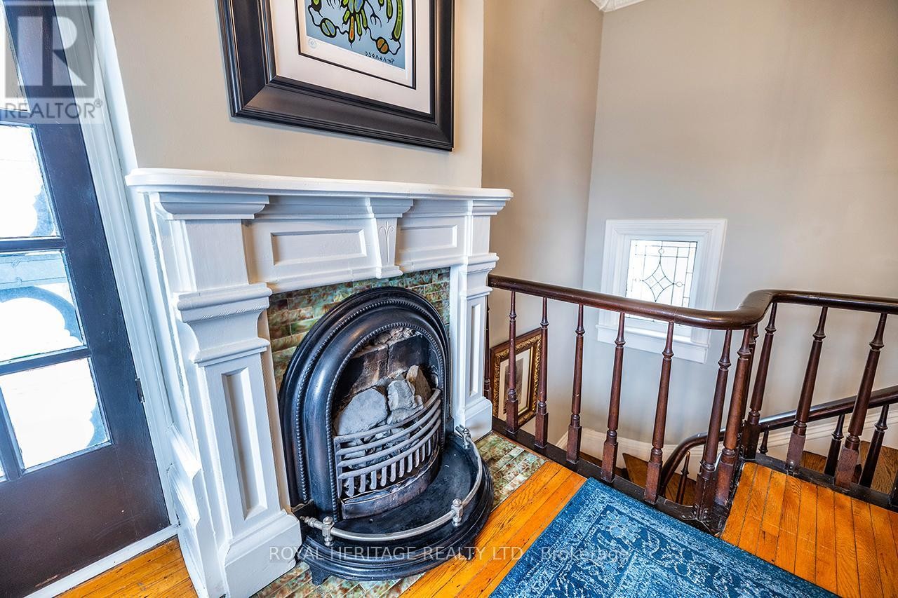 












220 COCHRANE STREET

,
Scugog (Port Perry),




Ontario
L9L1M1

