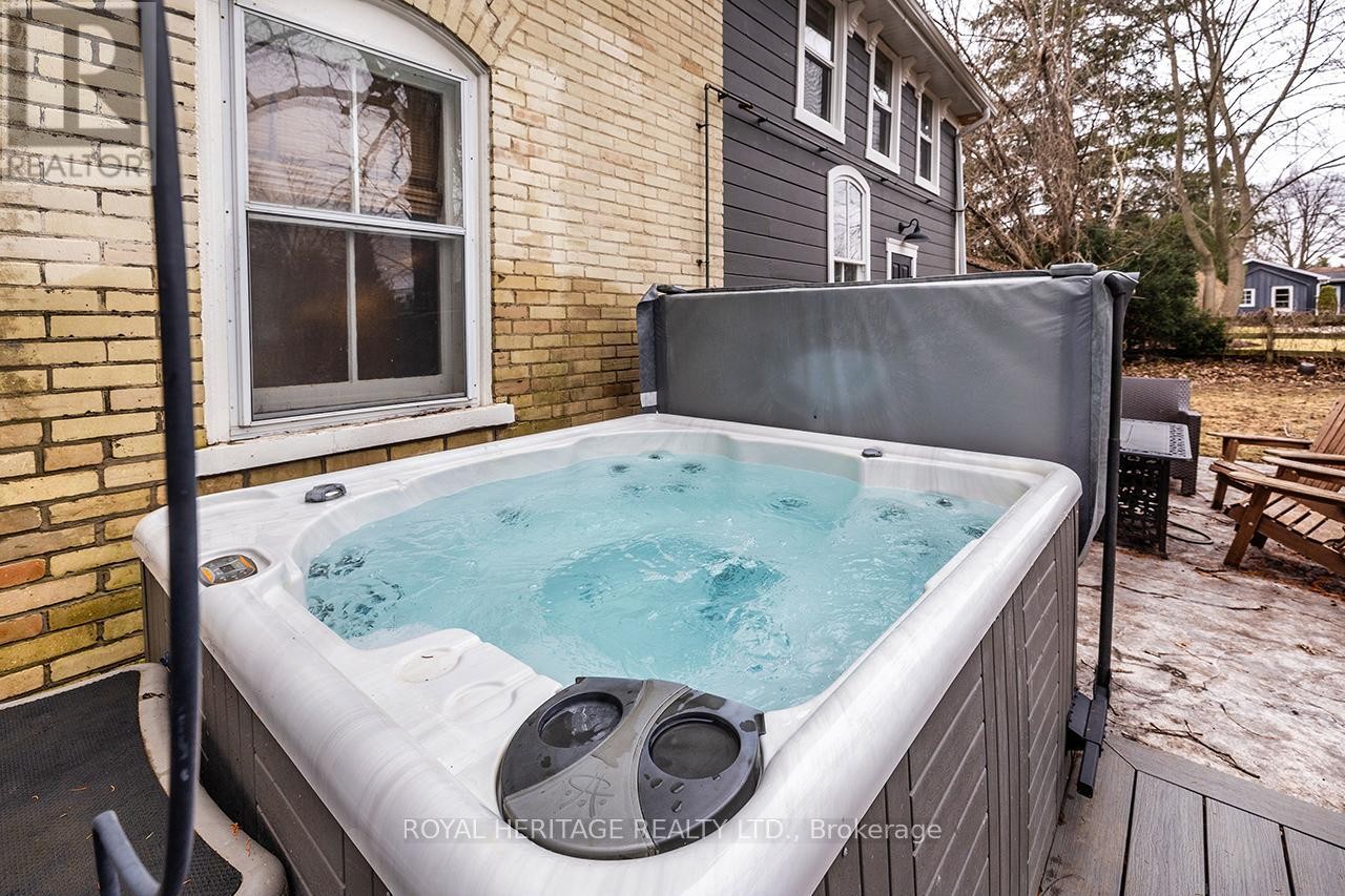 












220 COCHRANE STREET

,
Scugog (Port Perry),




Ontario
L9L1M1

