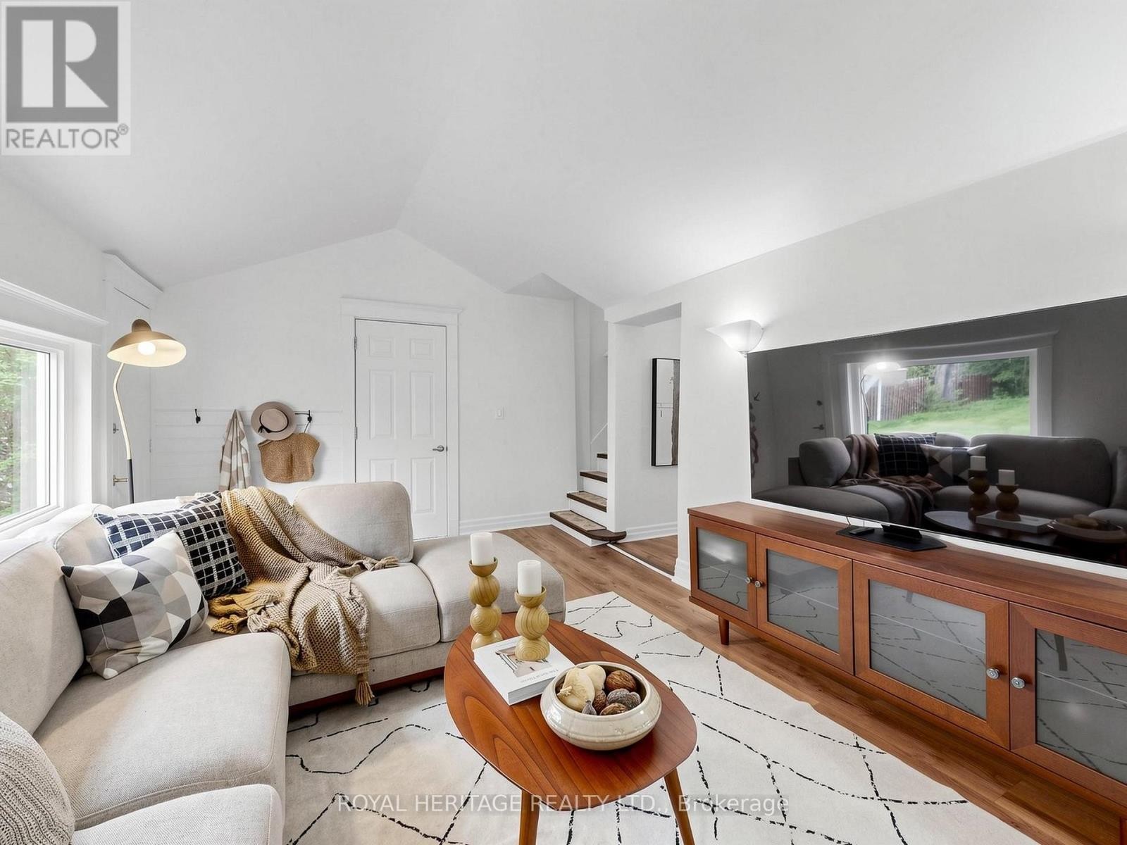 












97 SCUGOG STREET

,
Clarington (Bowmanville),




Ontario
L1C3J3

