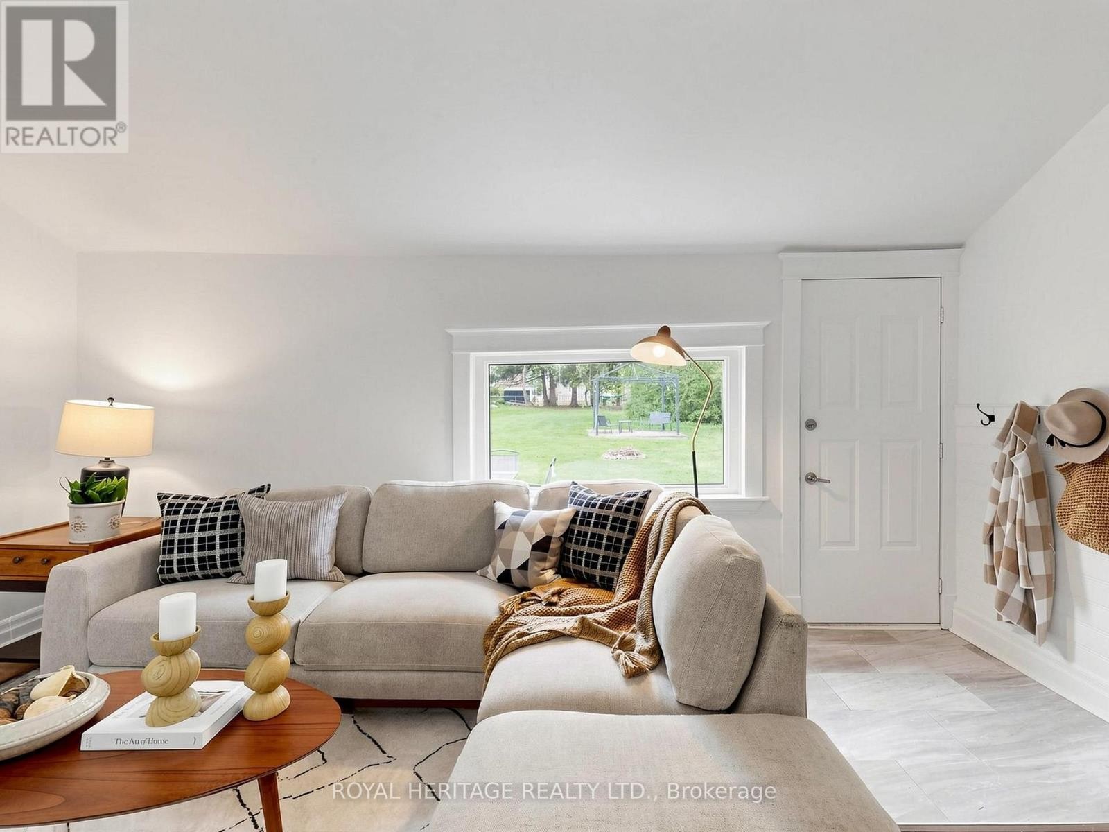 












97 SCUGOG STREET

,
Clarington (Bowmanville),




Ontario
L1C3J3

