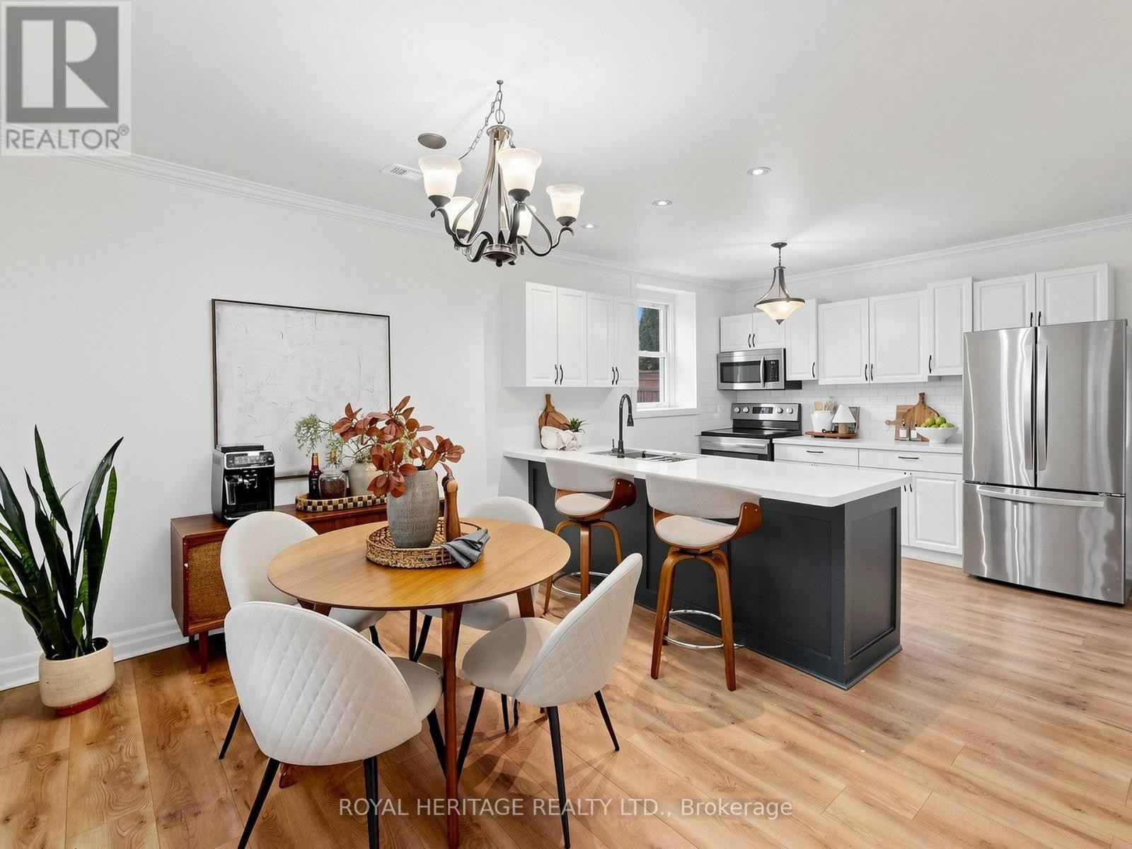 












97 SCUGOG STREET

,
Clarington (Bowmanville),




Ontario
L1C3J3

