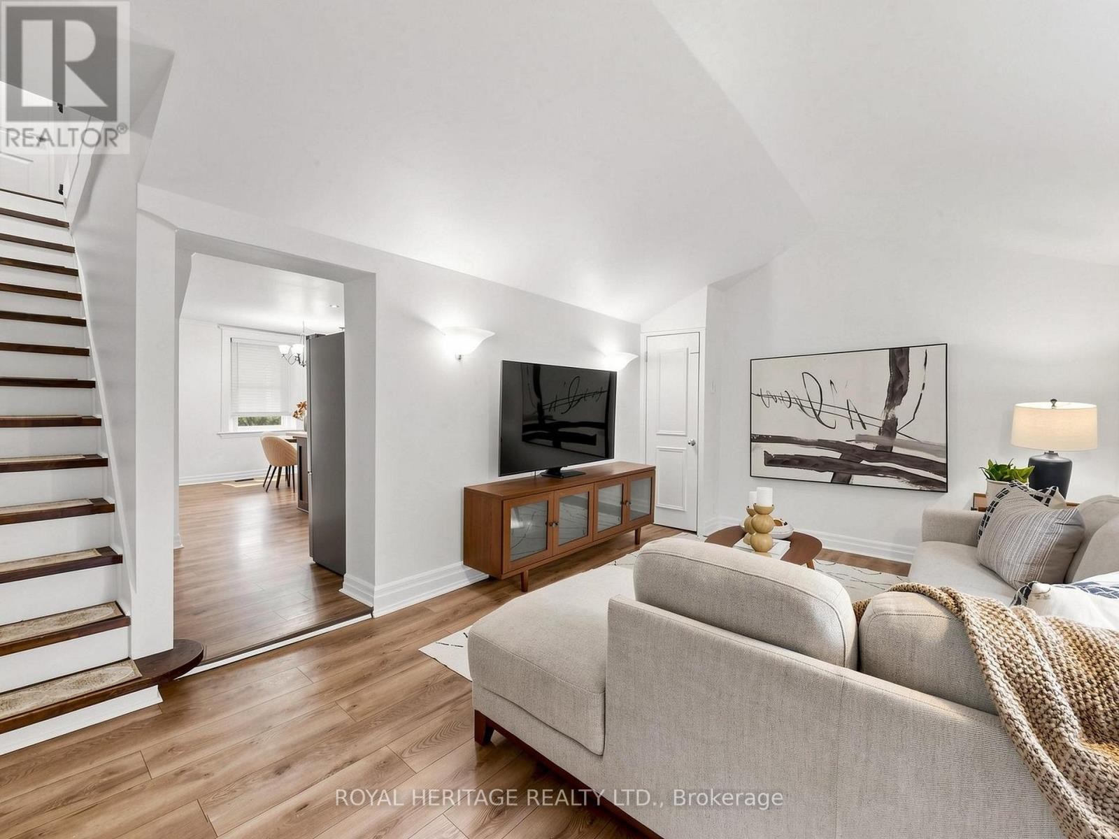 












97 SCUGOG STREET

,
Clarington (Bowmanville),




Ontario
L1C3J3

