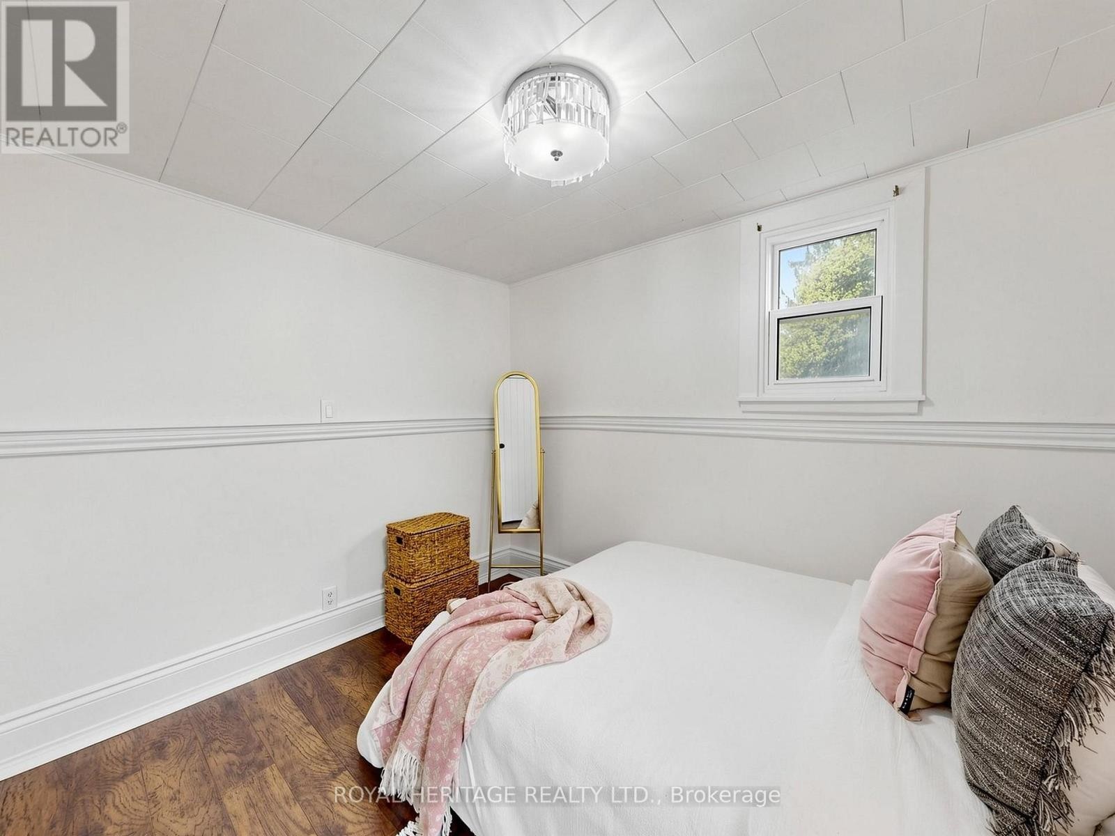 












97 SCUGOG STREET

,
Clarington (Bowmanville),




Ontario
L1C3J3

