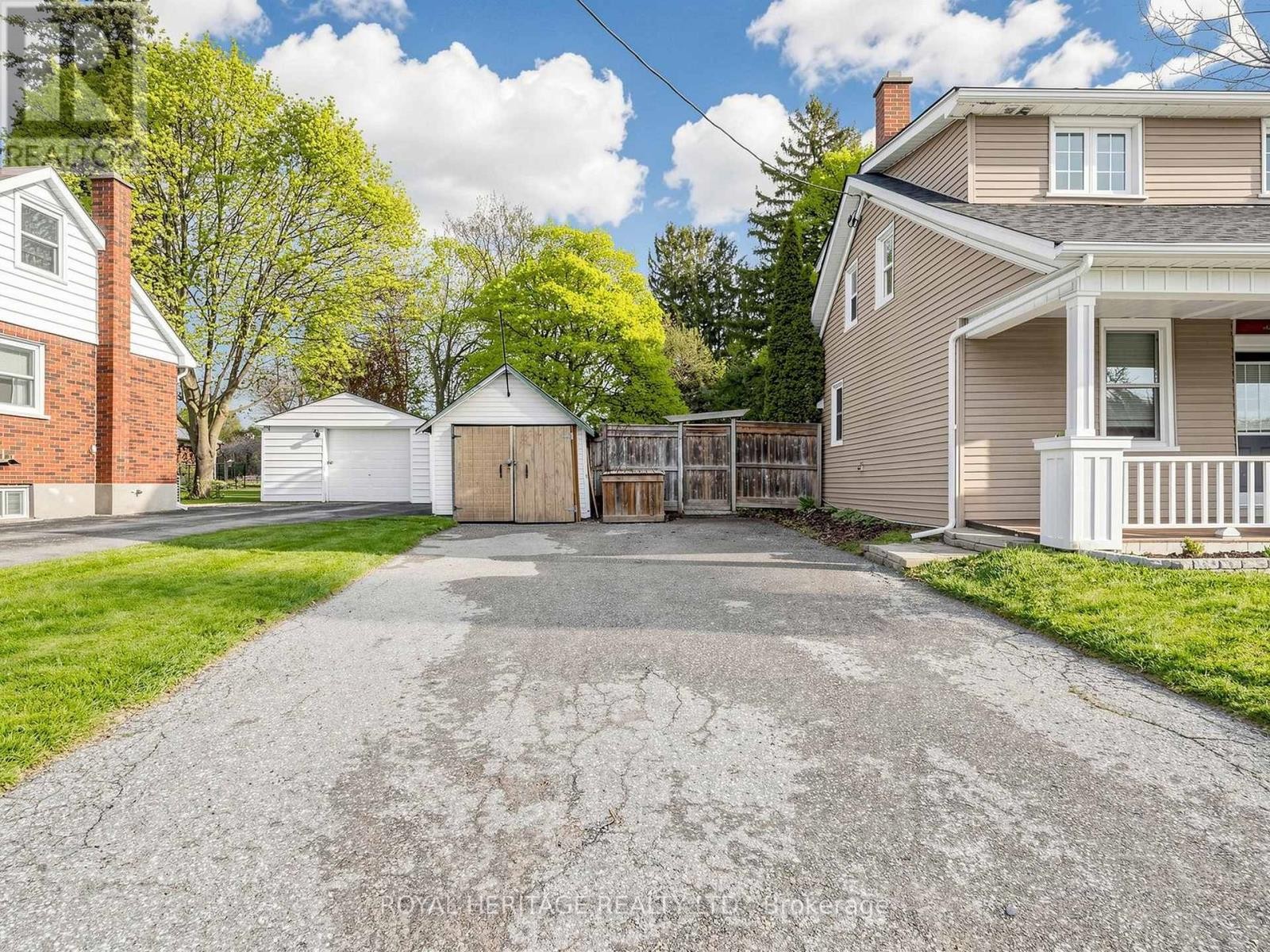 












97 SCUGOG STREET

,
Clarington (Bowmanville),




Ontario
L1C3J3

