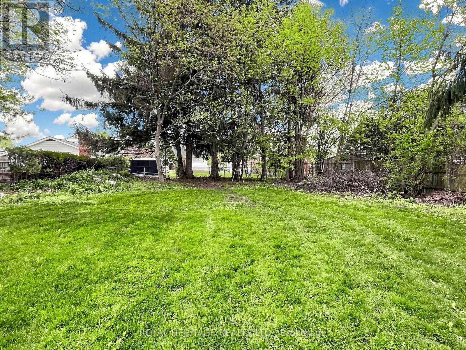 












97 SCUGOG STREET

,
Clarington (Bowmanville),




Ontario
L1C3J3

