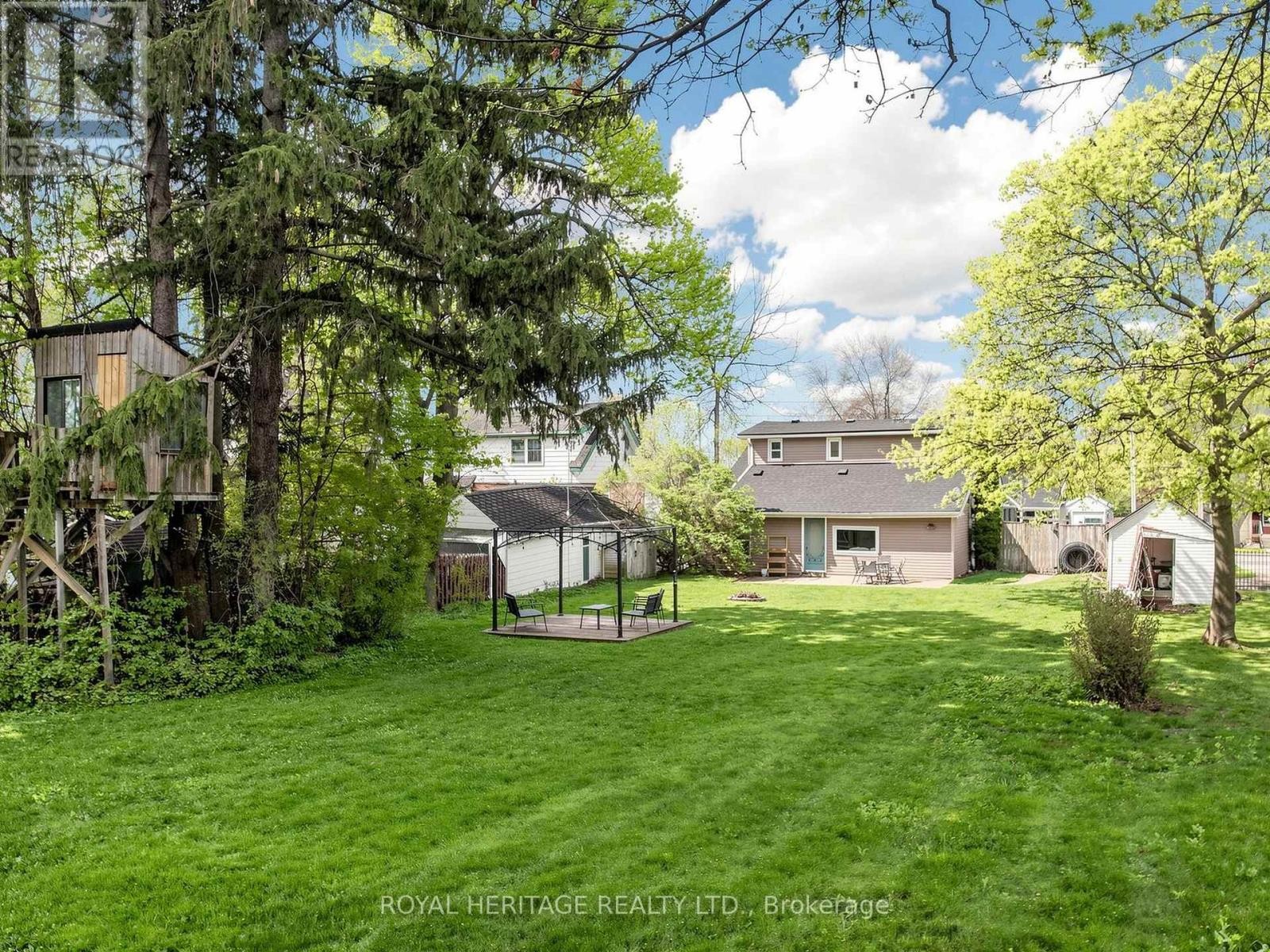 












97 SCUGOG STREET

,
Clarington (Bowmanville),




Ontario
L1C3J3

