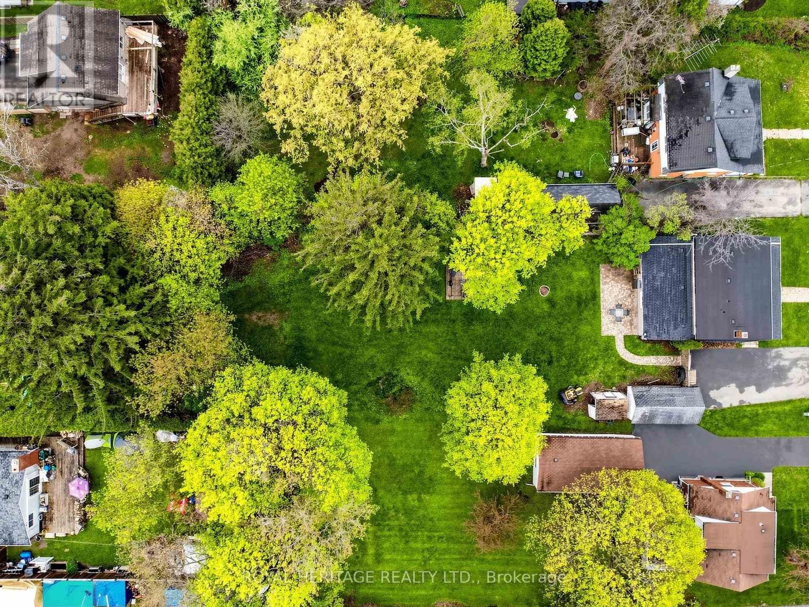 












97 SCUGOG STREET

,
Clarington (Bowmanville),




Ontario
L1C3J3

