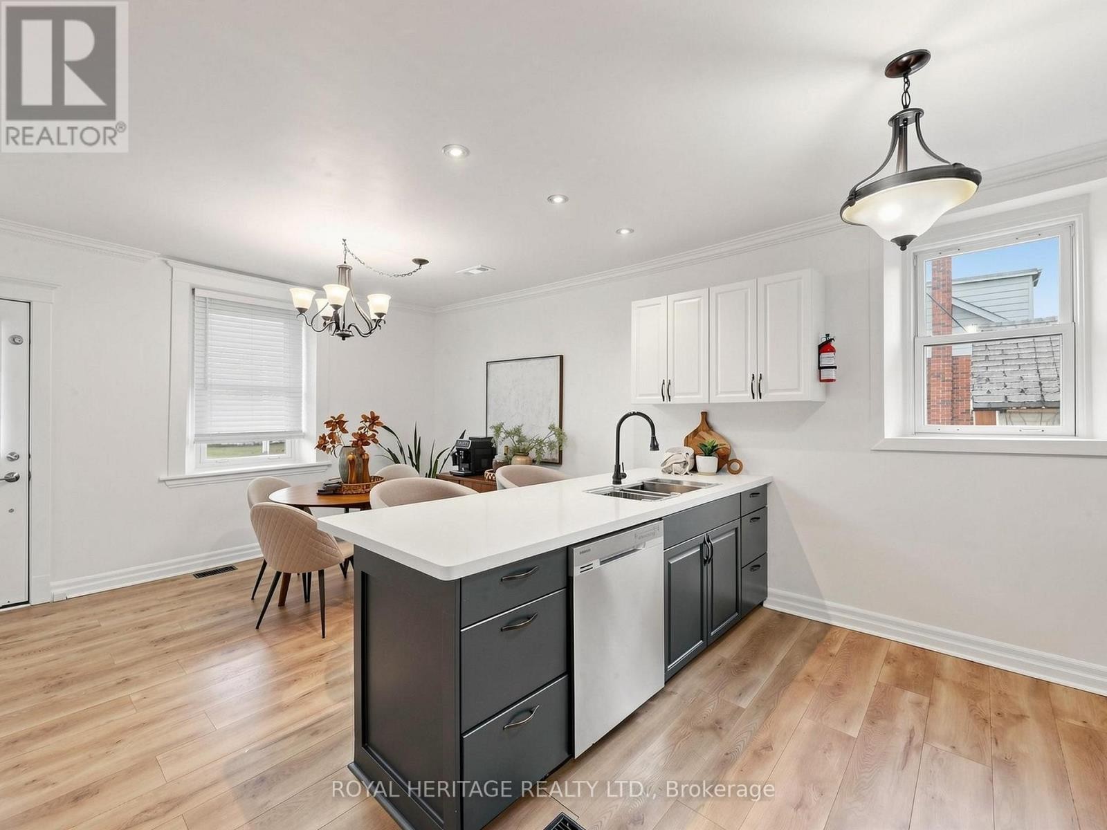 












97 SCUGOG STREET

,
Clarington (Bowmanville),




Ontario
L1C3J3

