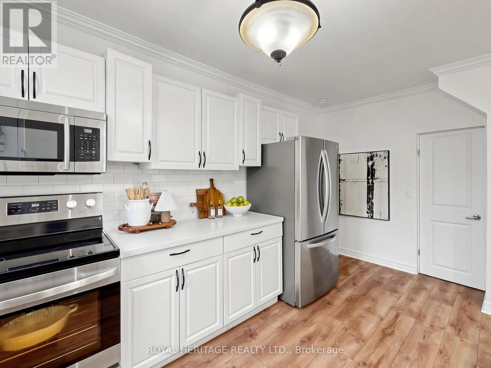 












97 SCUGOG STREET

,
Clarington (Bowmanville),




Ontario
L1C3J3

