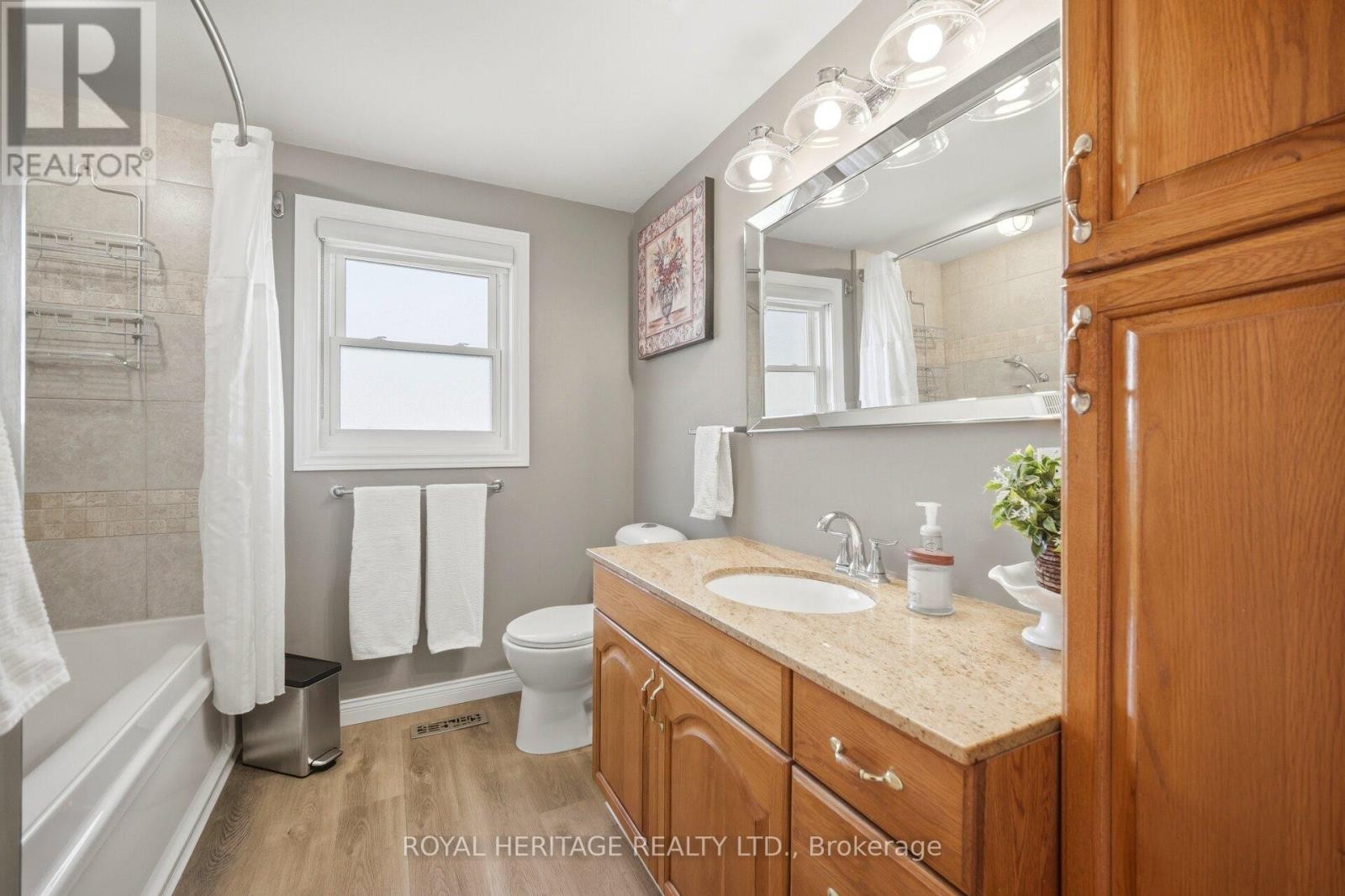 












115 CLOVER RIDGE DRIVE E

,
Ajax (South East),




Ontario
L1S1H1

