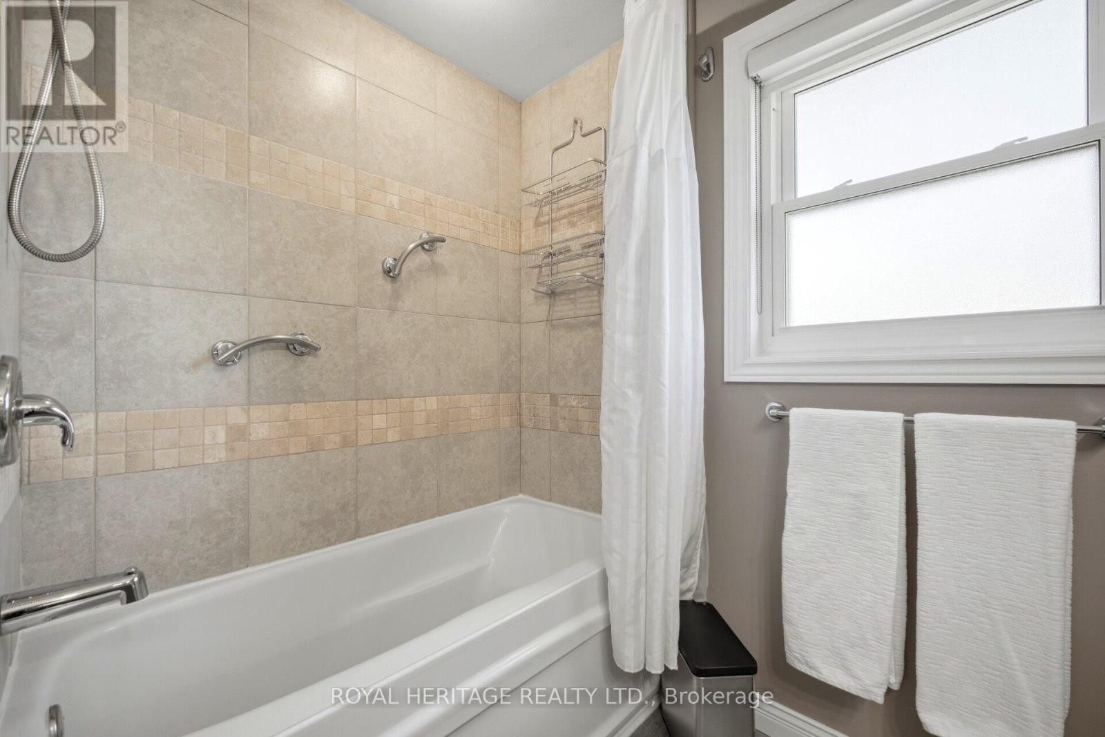 












115 CLOVER RIDGE DRIVE E

,
Ajax (South East),




Ontario
L1S1H1

